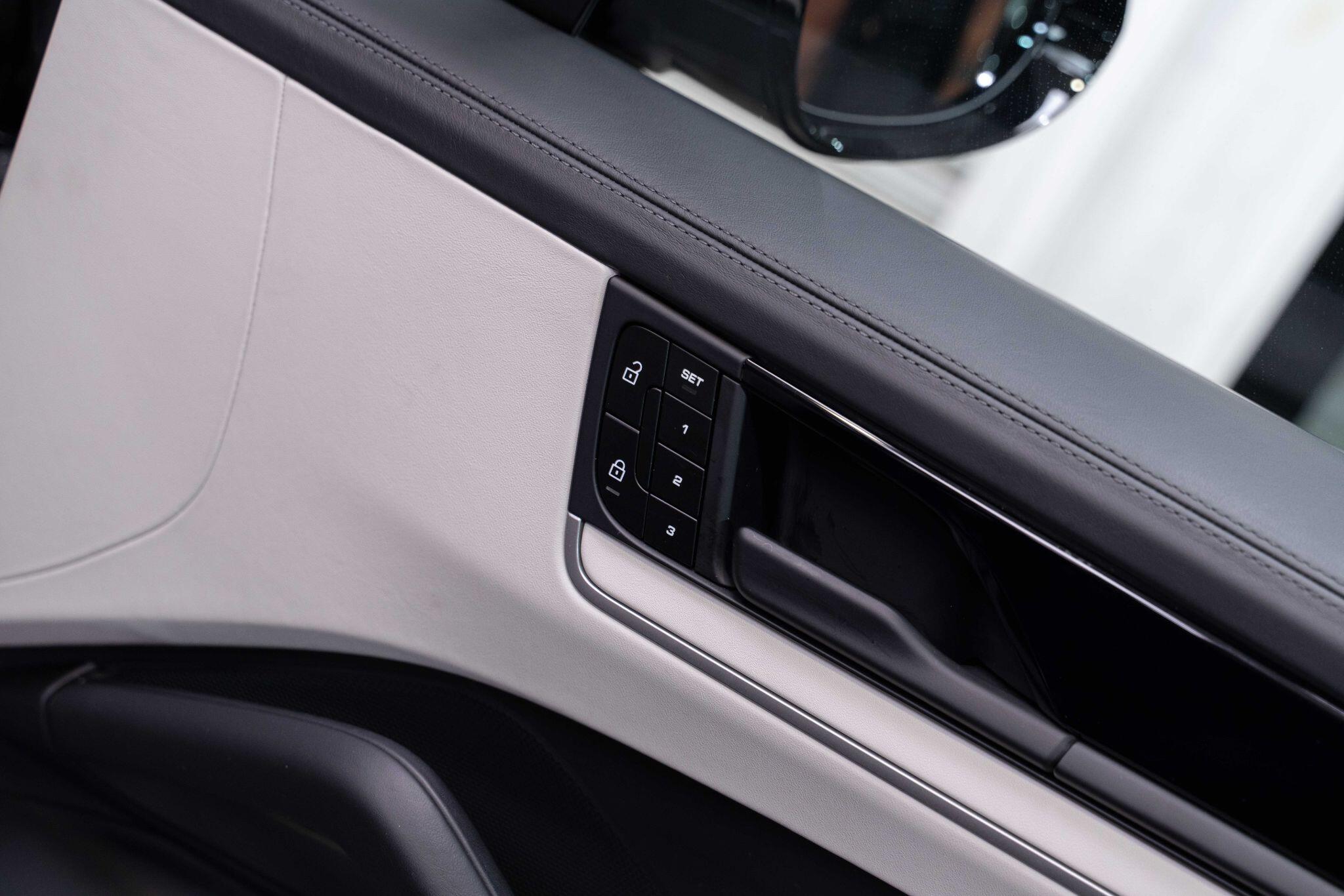 Porsche Cayenne 4.0 V8 E-Hybrid 25.9kWh Turbo TiptronicS 4WD Euro 6 (s/s) 5dr 5dr Automatic 2026