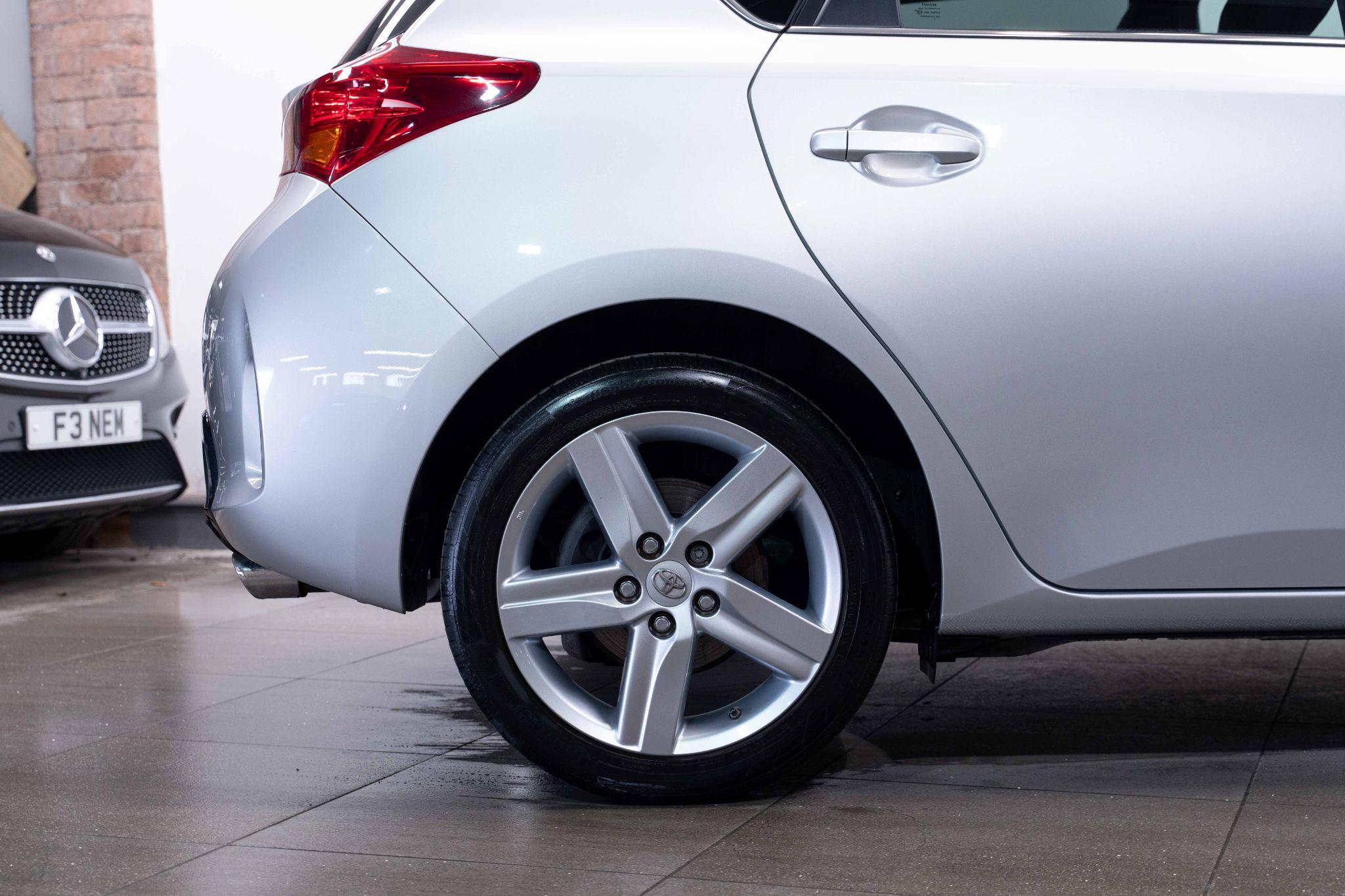 Toyota Auris 1.6 V-Matic Excel Euro 5 5dr 5dr Manual 2026