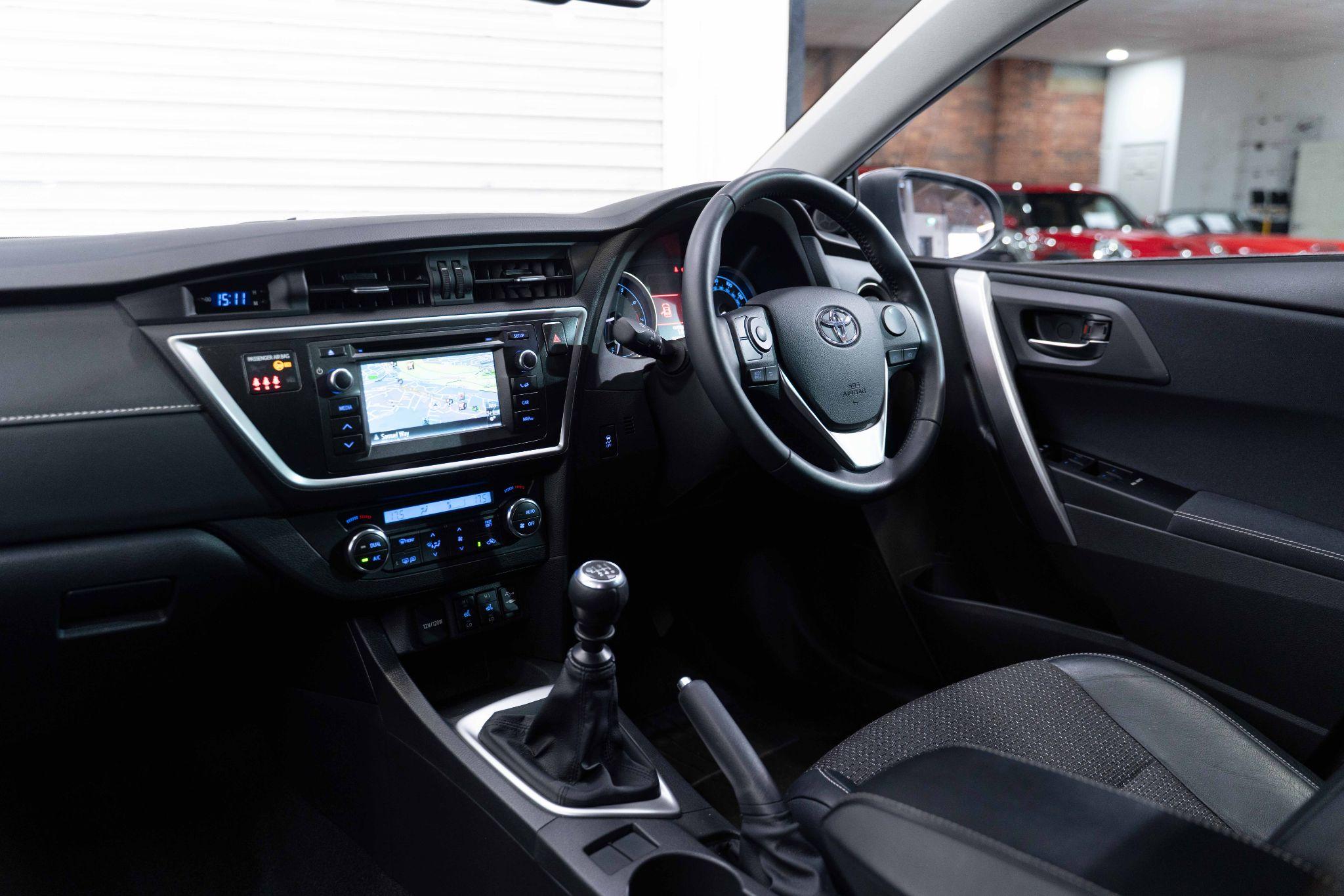 Toyota Auris 1.6 V-Matic Excel Euro 5 5dr 5dr Manual 2026