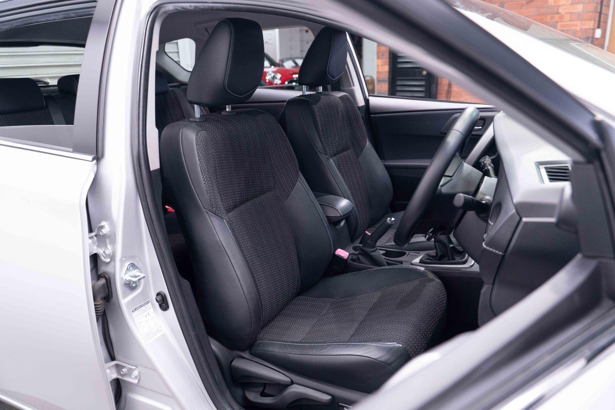 Toyota Auris 1.6 V-Matic Excel Euro 5 5dr 5dr Manual 2026