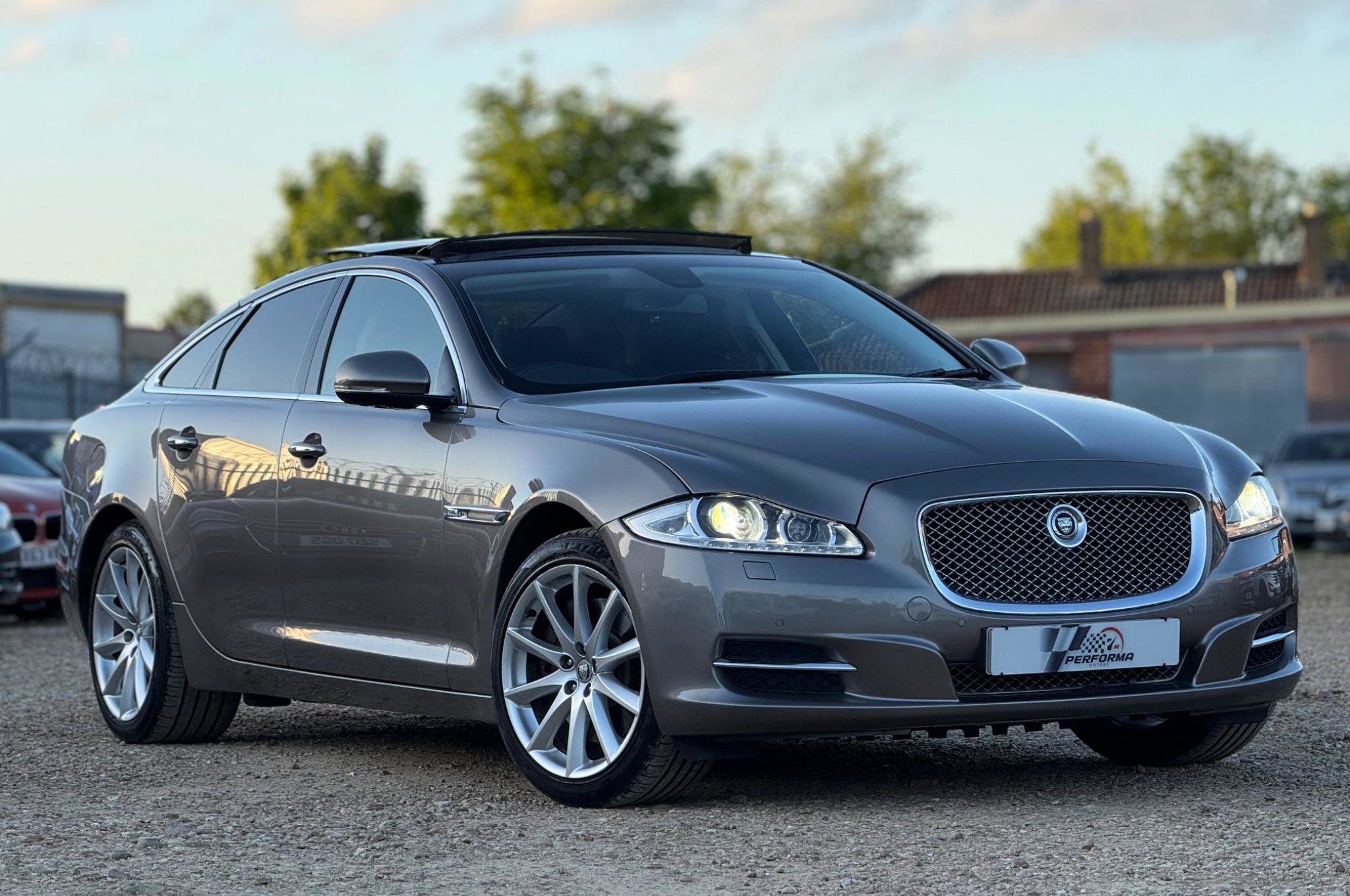 2011 JAGUAR XJ 3.0D V6 LUXURY AUTO EURO 5 4DR 8,490 2011 61,000 DIESEL... photo