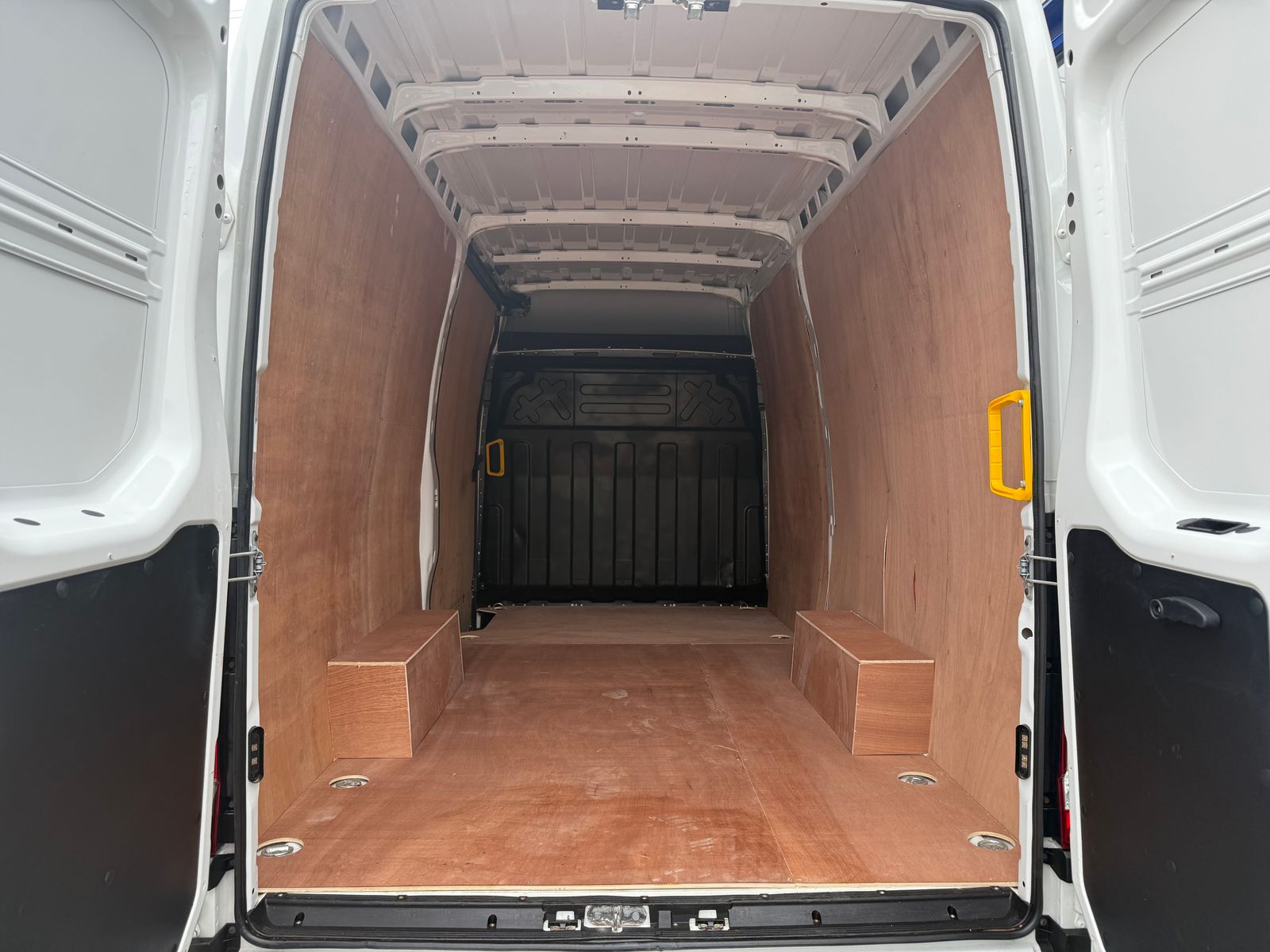 Used IVECO DAILY 2.3D HPI 14V 35S 3520 Panel Van 5dr Diesel Manual MWB ...