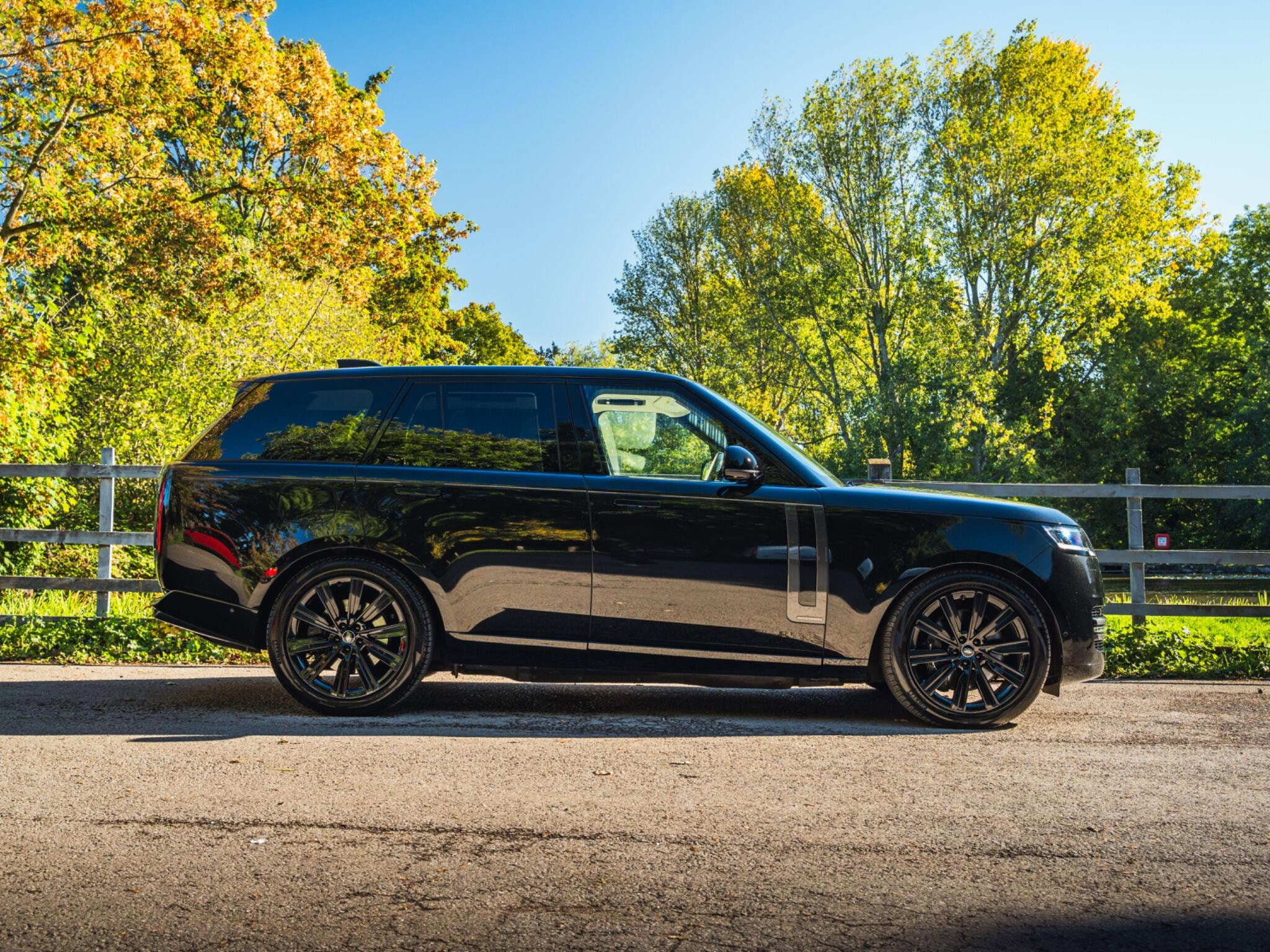 Land Rover Range Rover 3.0 P550e 38.2kWh Autobiography Auto 4WD Euro 6 (s/s) 5dr 5dr Automatic 2026