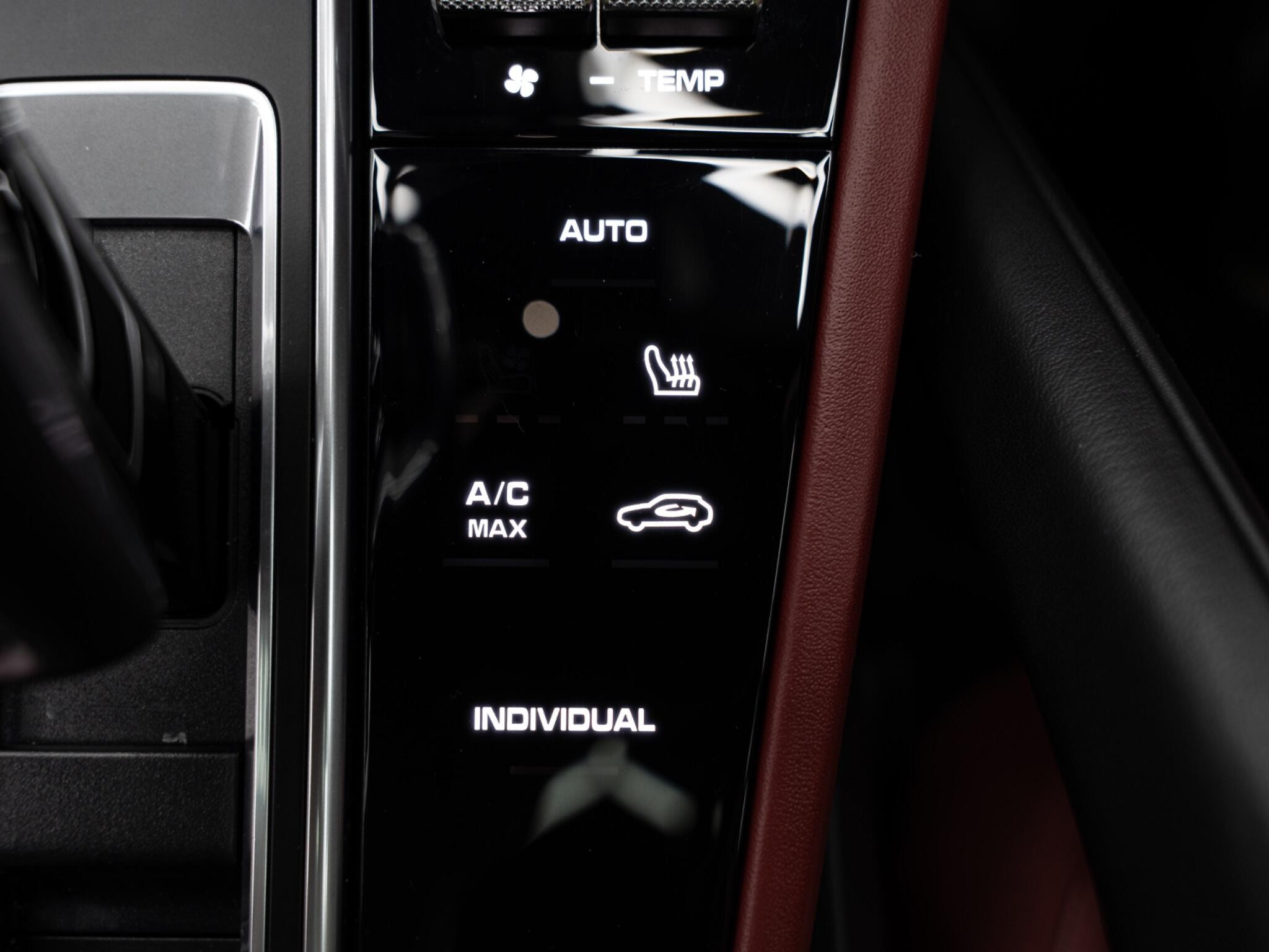 Porsche Cayenne 3.0 V6 E-Hybrid 17.9kWh TiptronicS 4WD Euro 6 (s/s) 5dr (3.6kW Charger) 5dr Automatic 2026