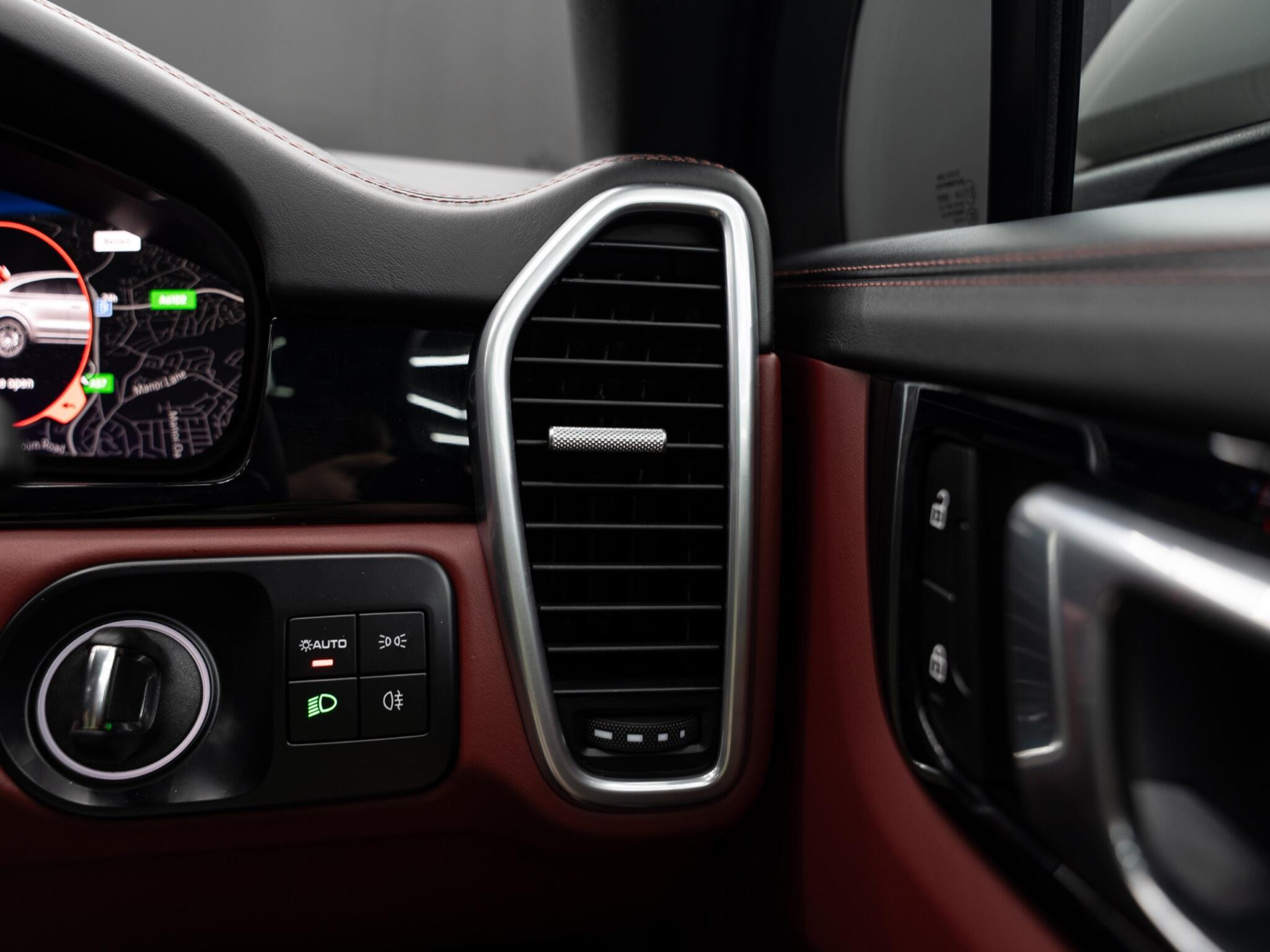 Porsche Cayenne 3.0 V6 E-Hybrid 17.9kWh TiptronicS 4WD Euro 6 (s/s) 5dr (3.6kW Charger) 5dr Automatic 2026