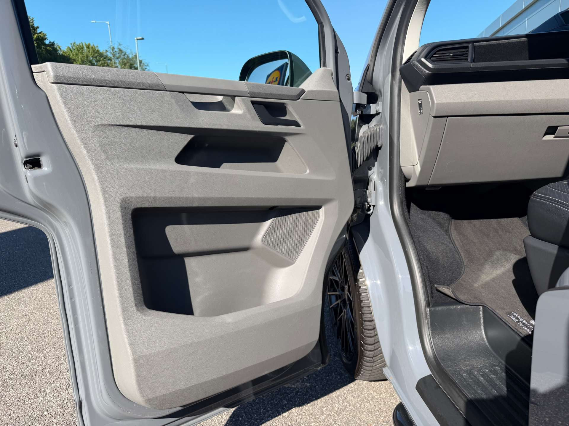 Volkswagen Transporter 2.0 BiTDI T32 Highline Kombi Double Cab 5dr Diesel DSG FWD SWB Euro 6 (s/s) (199 ps) 5dr Automatic 2026