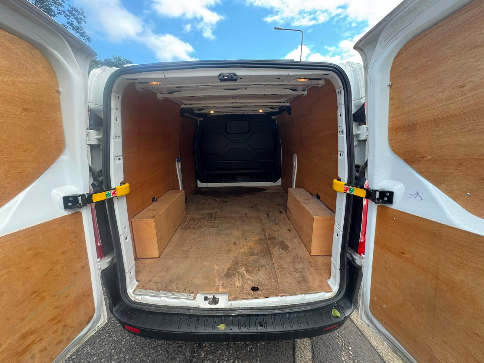 Ford Transit Custom 2.0 300 EcoBlue Leader Panel Van 5dr Diesel Manual L2 H1 Euro 6 (s/s) (105 ps) 5dr Manual 2026