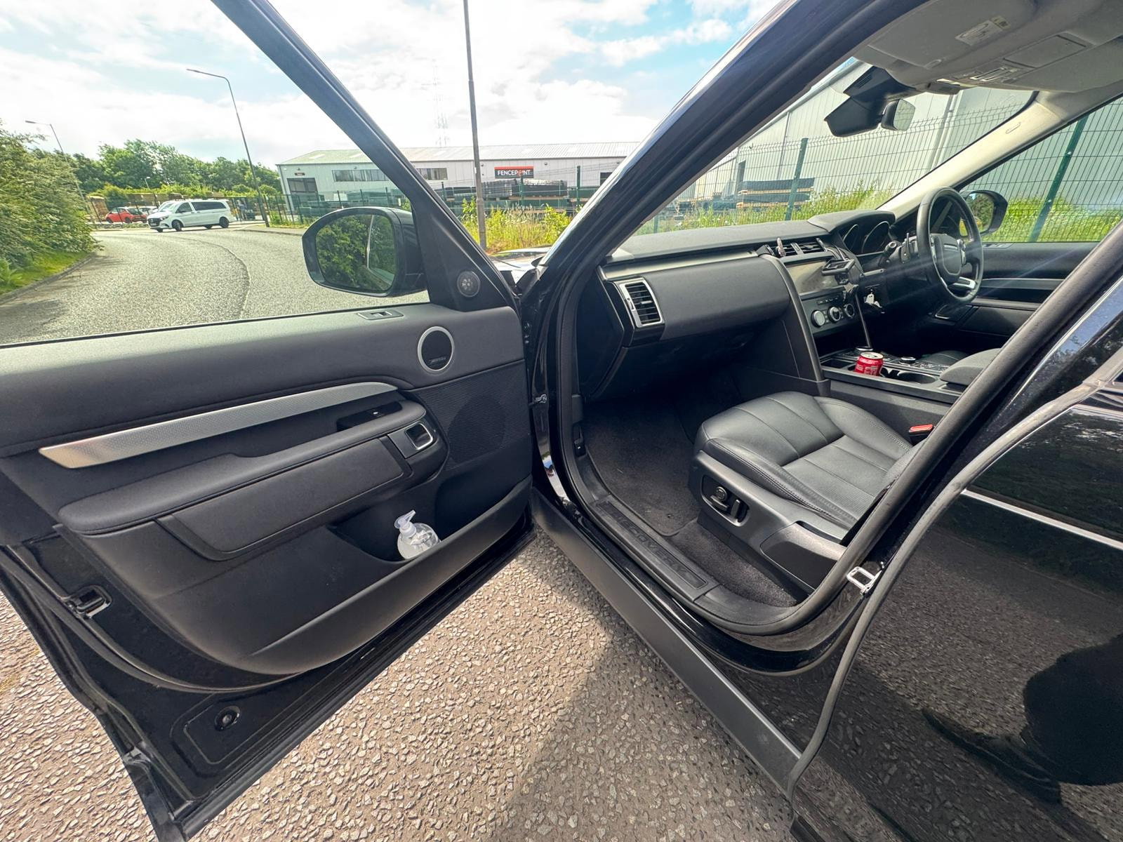 Land Rover DISCOVERY 3.0 SD V6 Landmark Edition SUV 5dr Diesel Auto 4WD Euro 6 (s/s) (306 ps) 5dr Automatic 2026