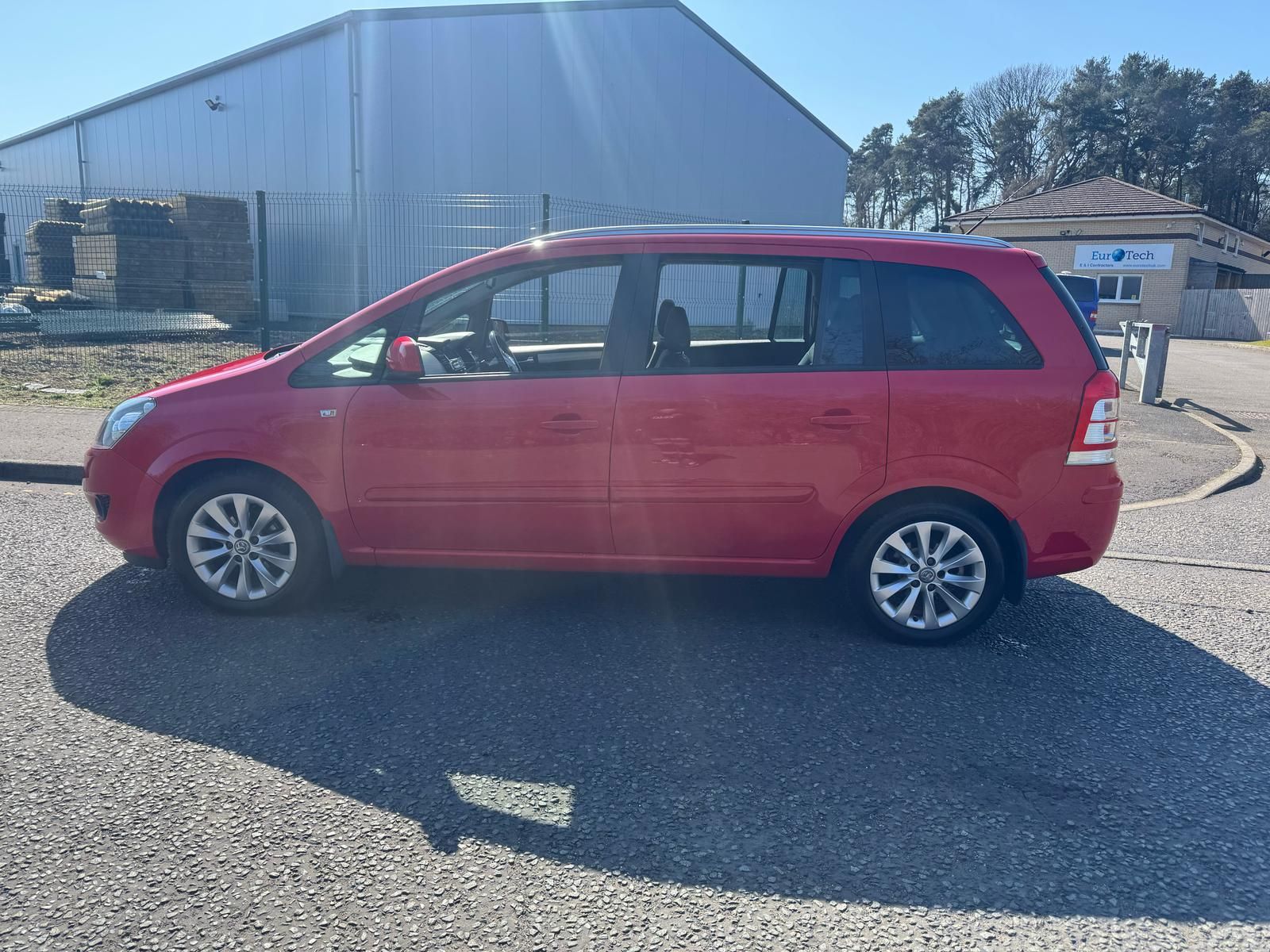 Vauxhall Zafira 1.6L Excite MPV 5dr Petrol Manual Euro 5 (113 bhp) 5dr Manual 2026