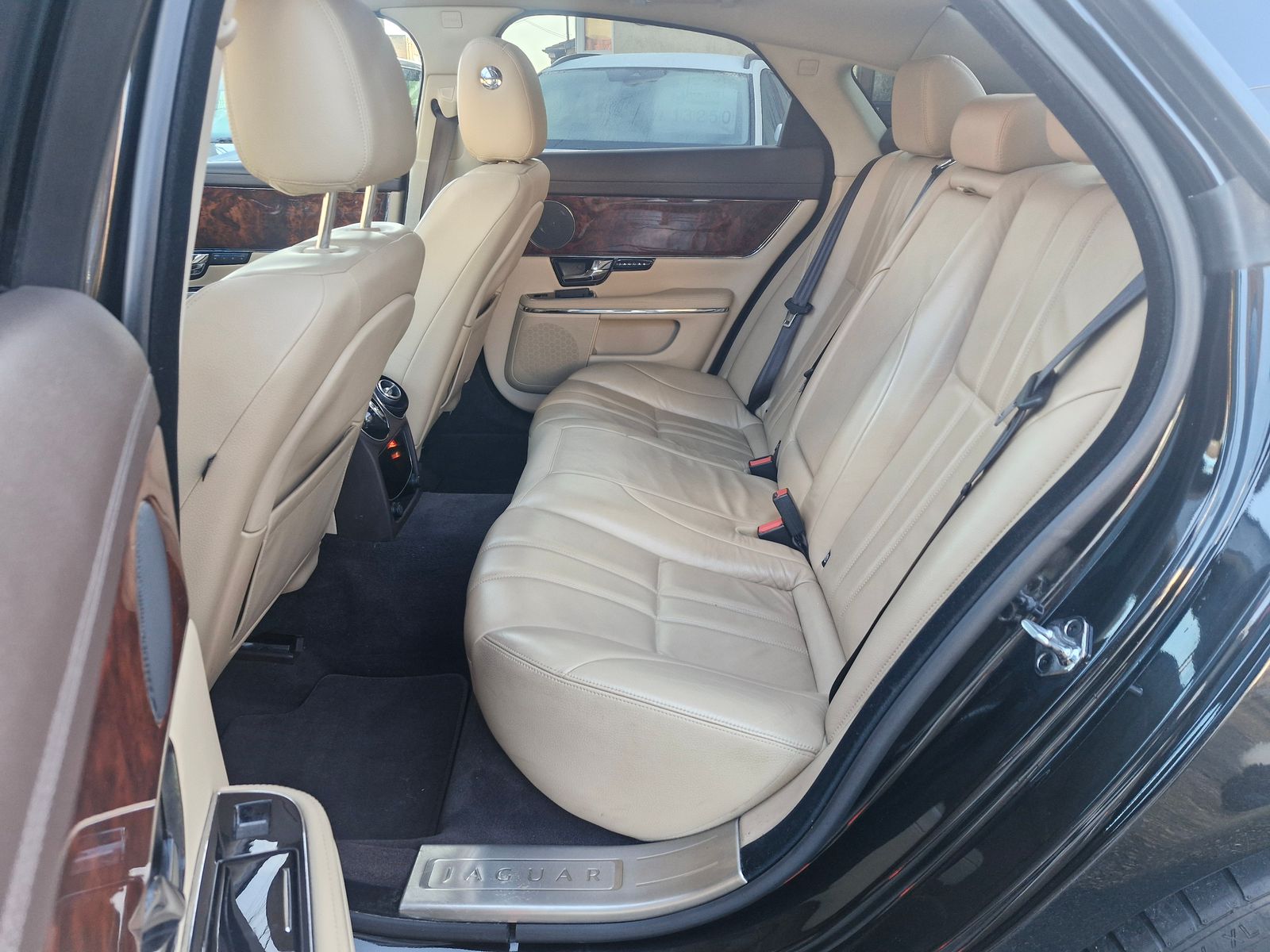 Jaguar XJ 3.0d V6 Luxury Saloon 4dr Diesel Auto Euro 5 (275 ps) 4dr Automatic 2026