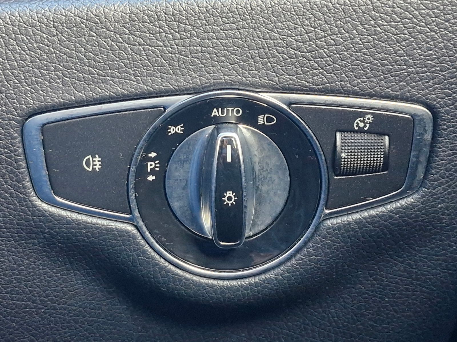Mercedes-Benz E Class 2.0 E220d AMG Line Saloon 4dr Diesel G-Tronic+ Euro 6 (s/s) (194 ps) 4dr Automatic 2026