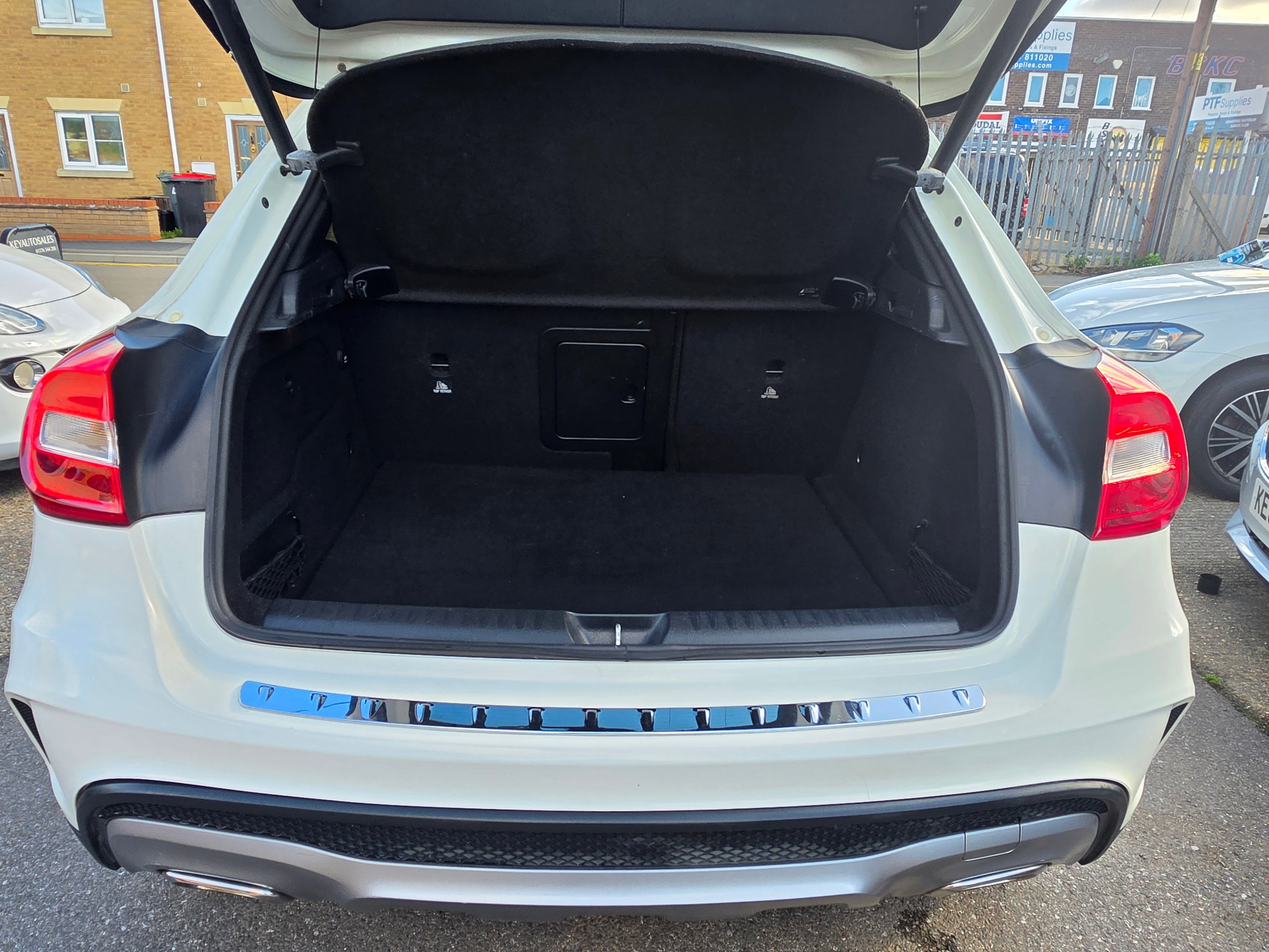 Mercedes-Benz GLA 2.1 GLA220 CDI AMG Line SUV 5dr Diesel 7G-DCT 4MATIC Euro 6 (s/s) (170 ps) 5dr Automatic 2026