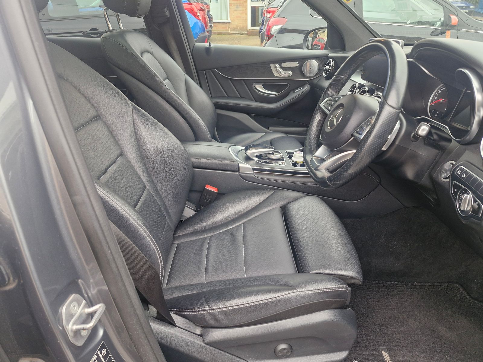 Mercedes-Benz GLC 3.0 GLC350d V6 AMG Line (Premium Plus) SUV 5dr Diesel G-Tronic 4MATIC Euro 6 (s/s) (258 ps) 5dr Automatic 2026