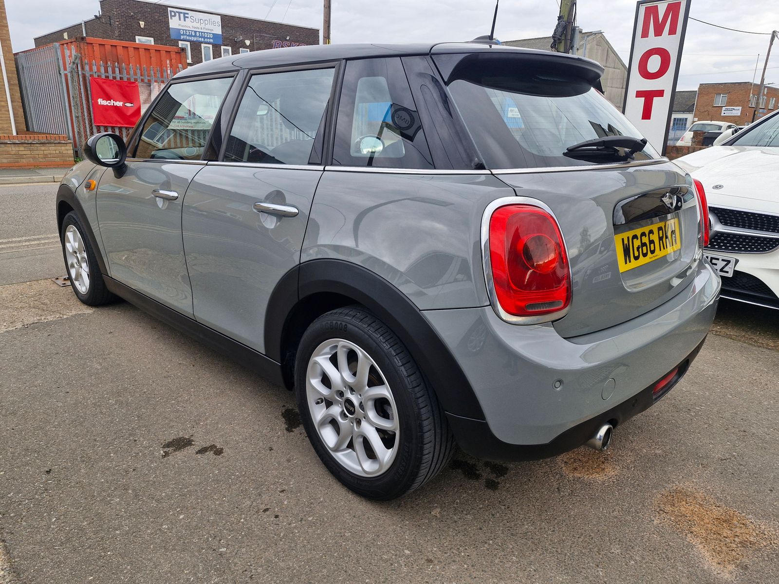 MINI Hatch 1.5 Cooper D Hatchback 5dr Diesel Manual Euro 6 (s/s) (116 ps) 5dr Manual 2026