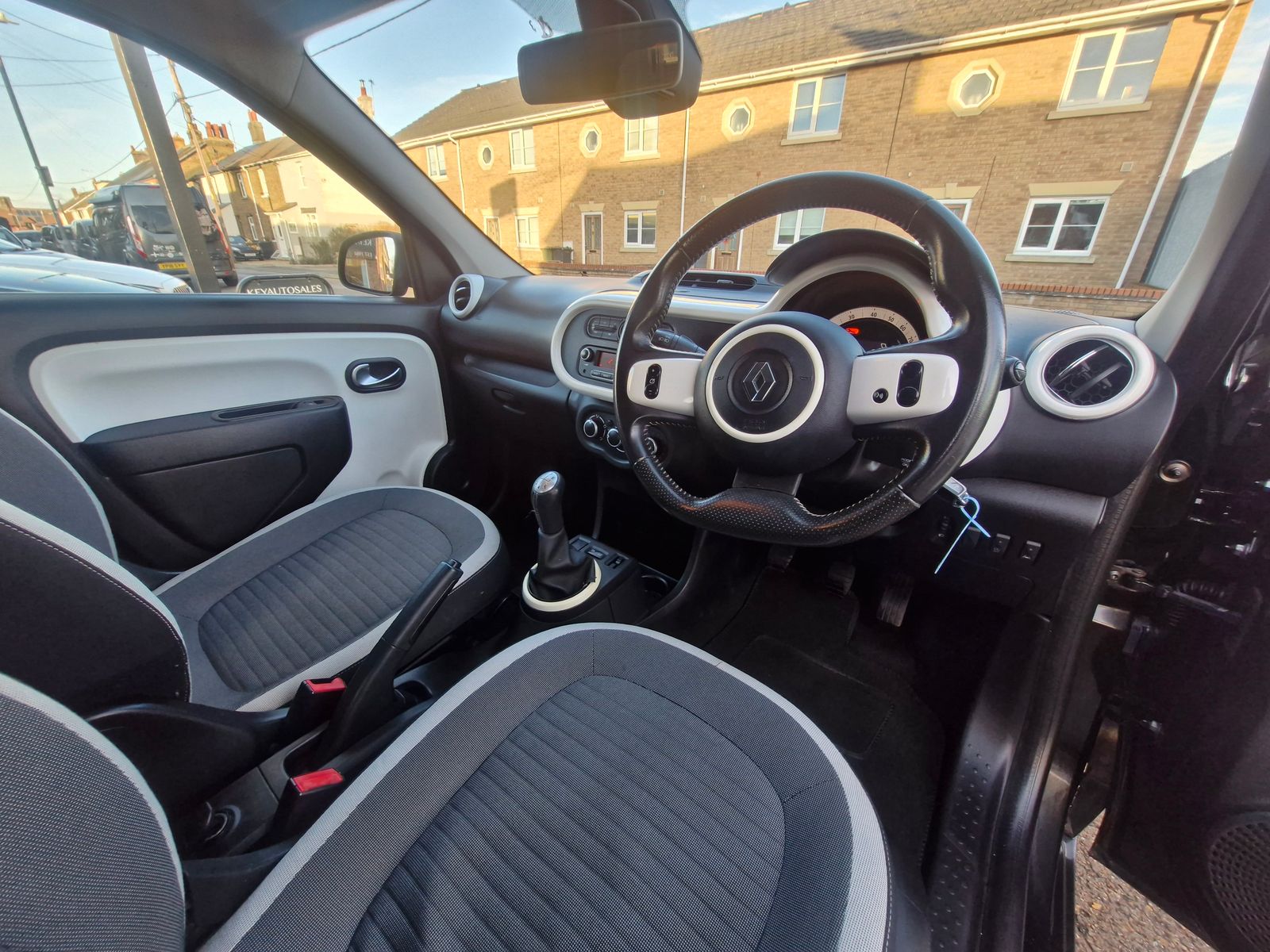 Renault Twingo 1.0 SCe Dynamique Hatchback 5dr Petrol Manual Euro 6 (s/s) (70 ps) 5dr Manual 2026