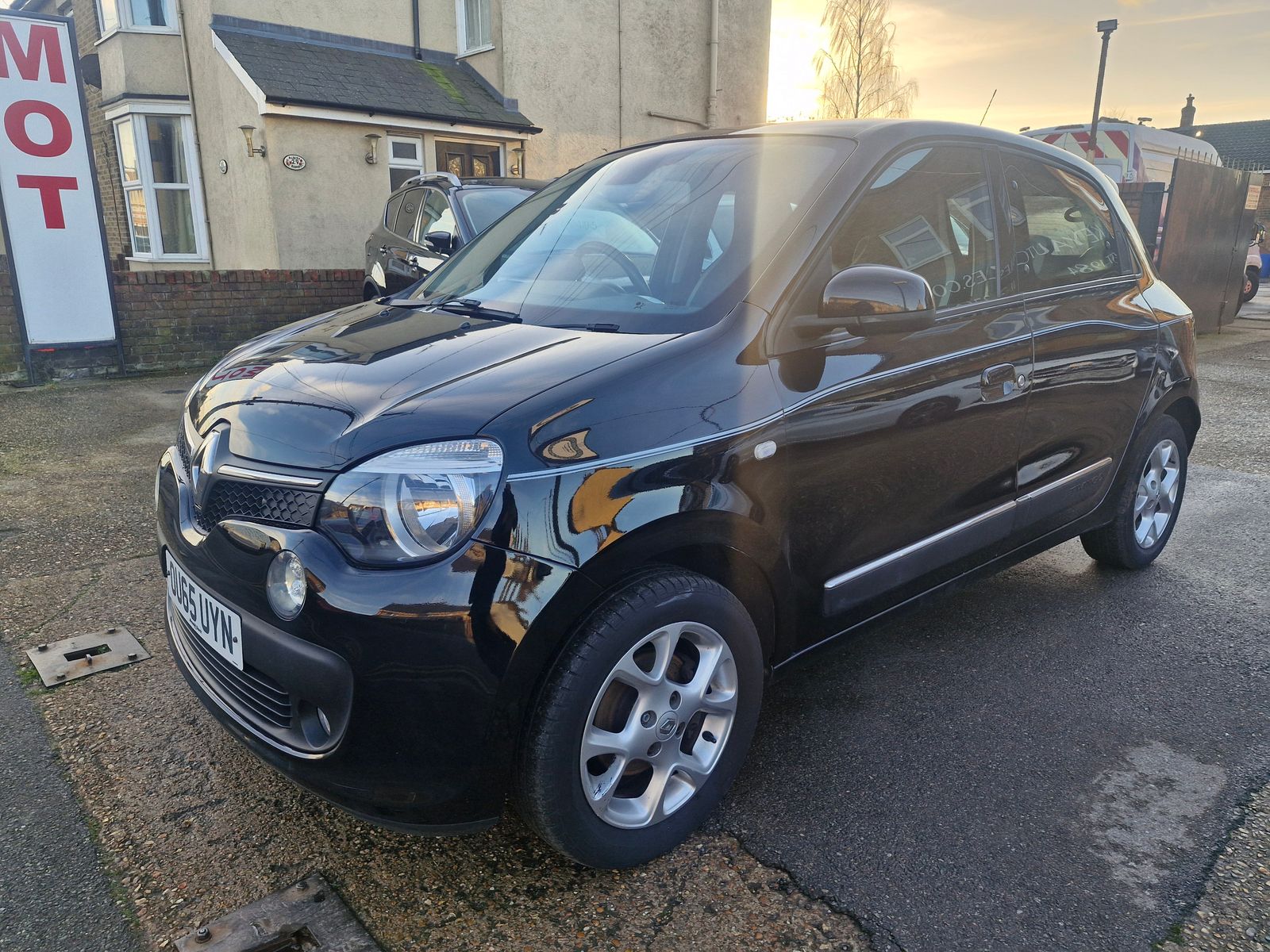 Renault Twingo 1.0 SCe Dynamique Hatchback 5dr Petrol Manual Euro 6 (s/s) (70 ps) 5dr Manual 2026