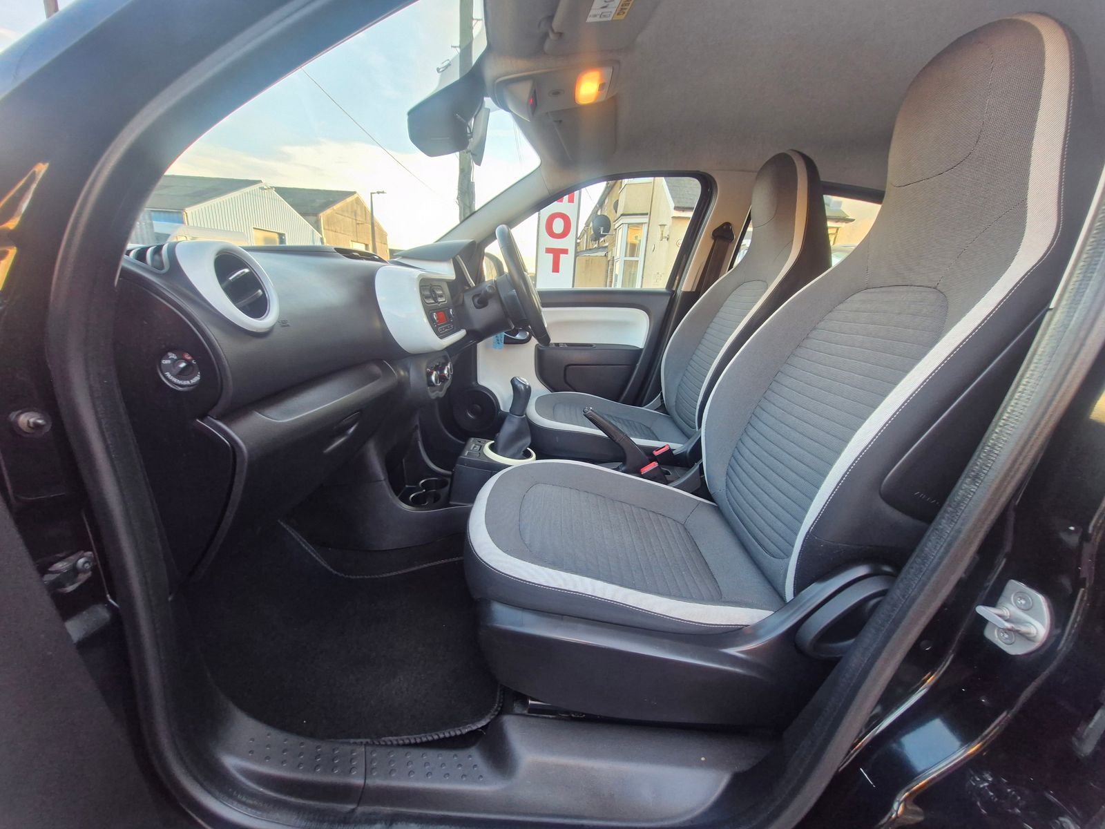 Renault Twingo 1.0 SCe Dynamique Hatchback 5dr Petrol Manual Euro 6 (s/s) (70 ps) 5dr Manual 2026