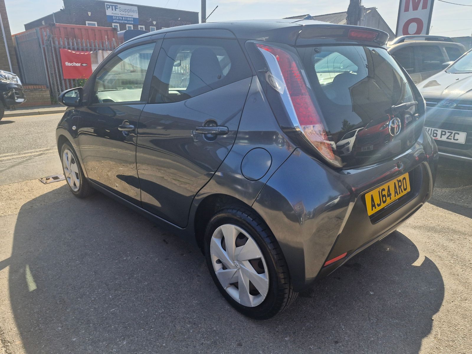 Toyota Aygo 1.0 VVT-i x-play Hatchback 5dr Petrol Manual Euro 5 Euro 5 (68 ps) 5dr Manual 2026