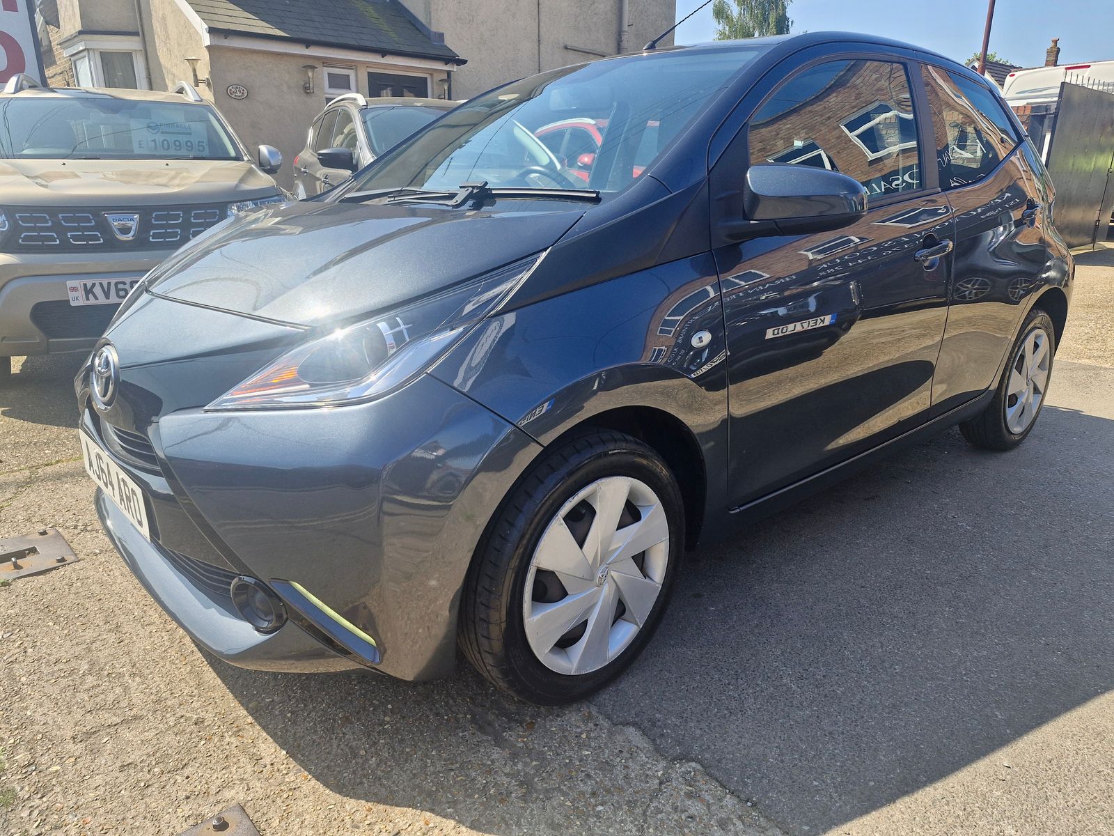 Toyota Aygo 1.0 VVT-i x-play Hatchback 5dr Petrol Manual Euro 5 Euro 5 (68 ps) 5dr Manual 2026