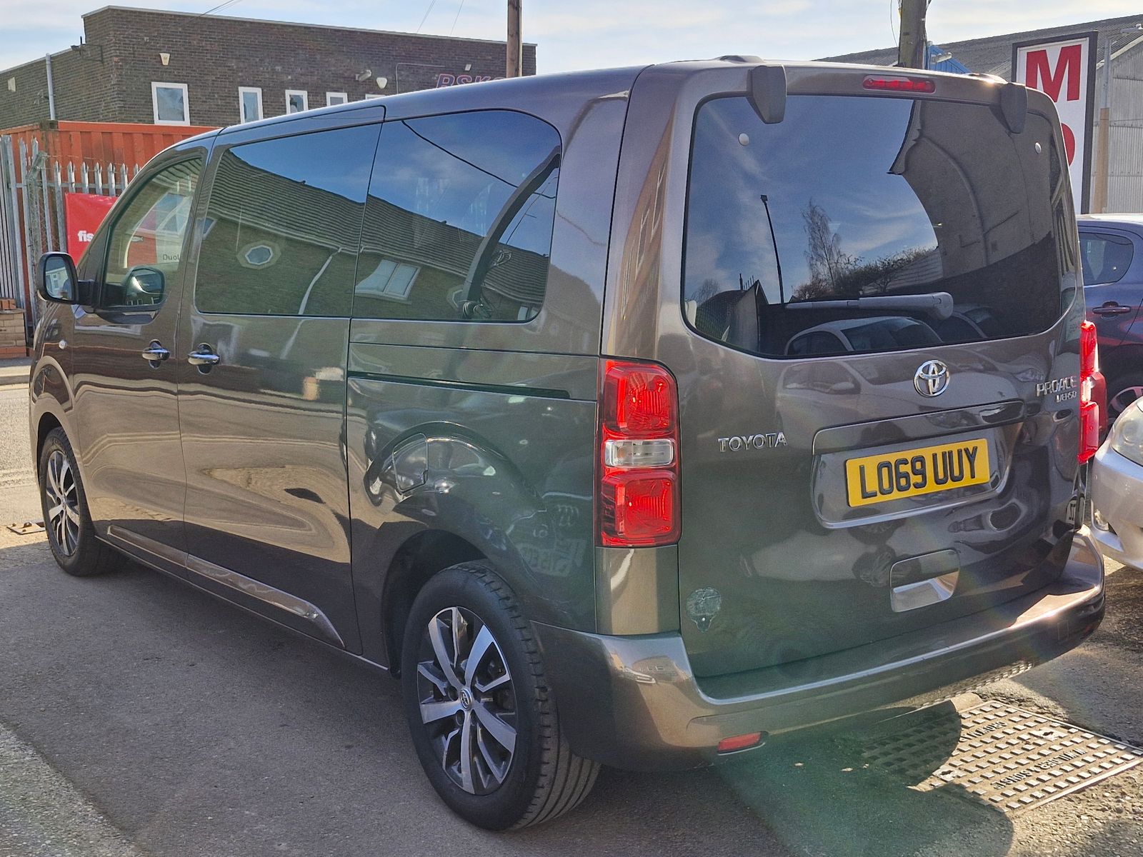 Toyota PROACE Verso 2.0D Family Medium MPV 5dr Diesel Auto MWB Euro 6 (s/s) (8 Seat) (180 ps) 5dr Automatic 2026