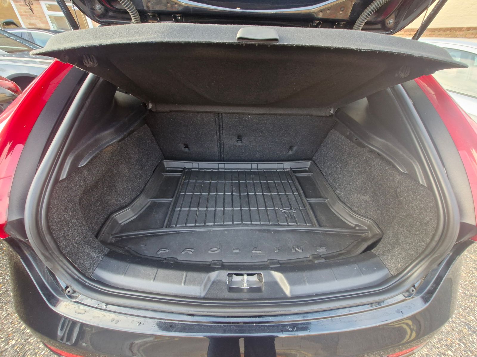 Volvo V40 1.5 T3 GPF R-Design Nav Plus Hatchback 5dr Petrol Auto Euro 6 (s/s) (152 ps) 5dr Automatic 2026