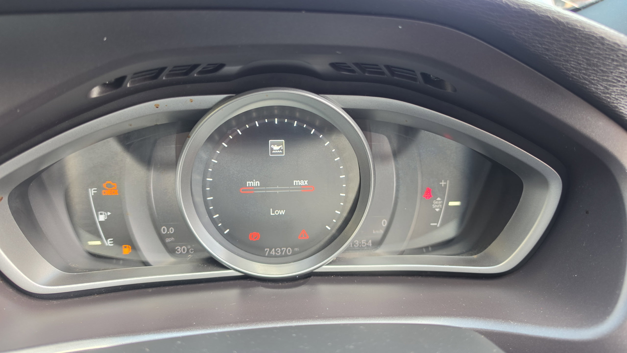 Volvo V40 2.0 D2 R-Design Nav Plus Hatchback 5dr Diesel Manual Euro 6 (s/s) (120 ps) 5dr Manual 2026