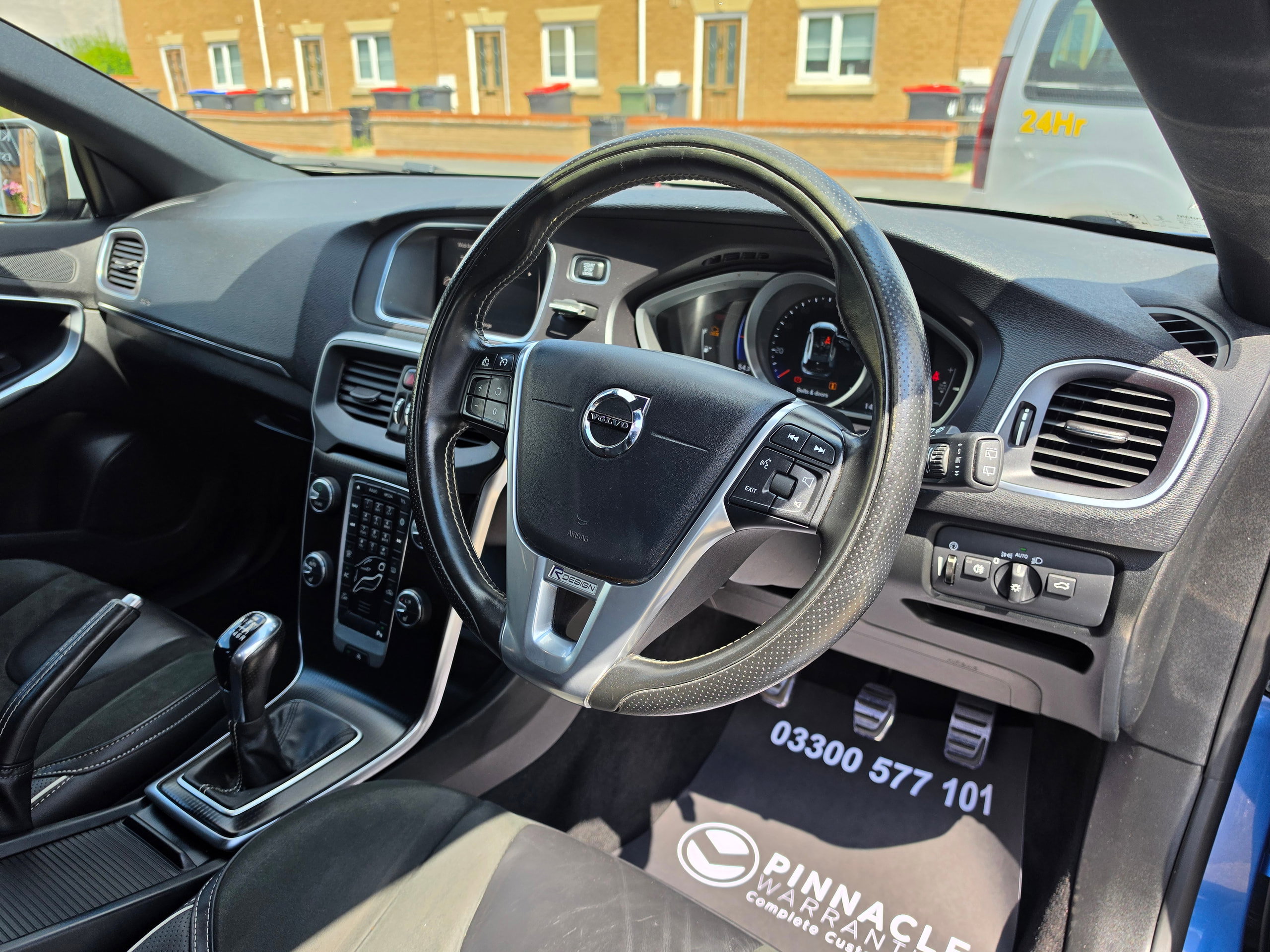 Volvo V40 2.0 D2 R-Design Nav Plus Hatchback 5dr Diesel Manual Euro 6 (s/s) (120 ps) 5dr Manual 2026