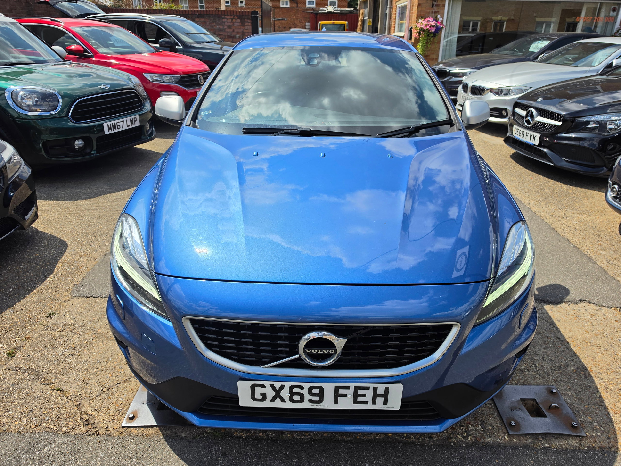 Volvo V40 2.0 D2 R-Design Nav Plus Hatchback 5dr Diesel Manual Euro 6 (s/s) (120 ps) 5dr Manual 2026