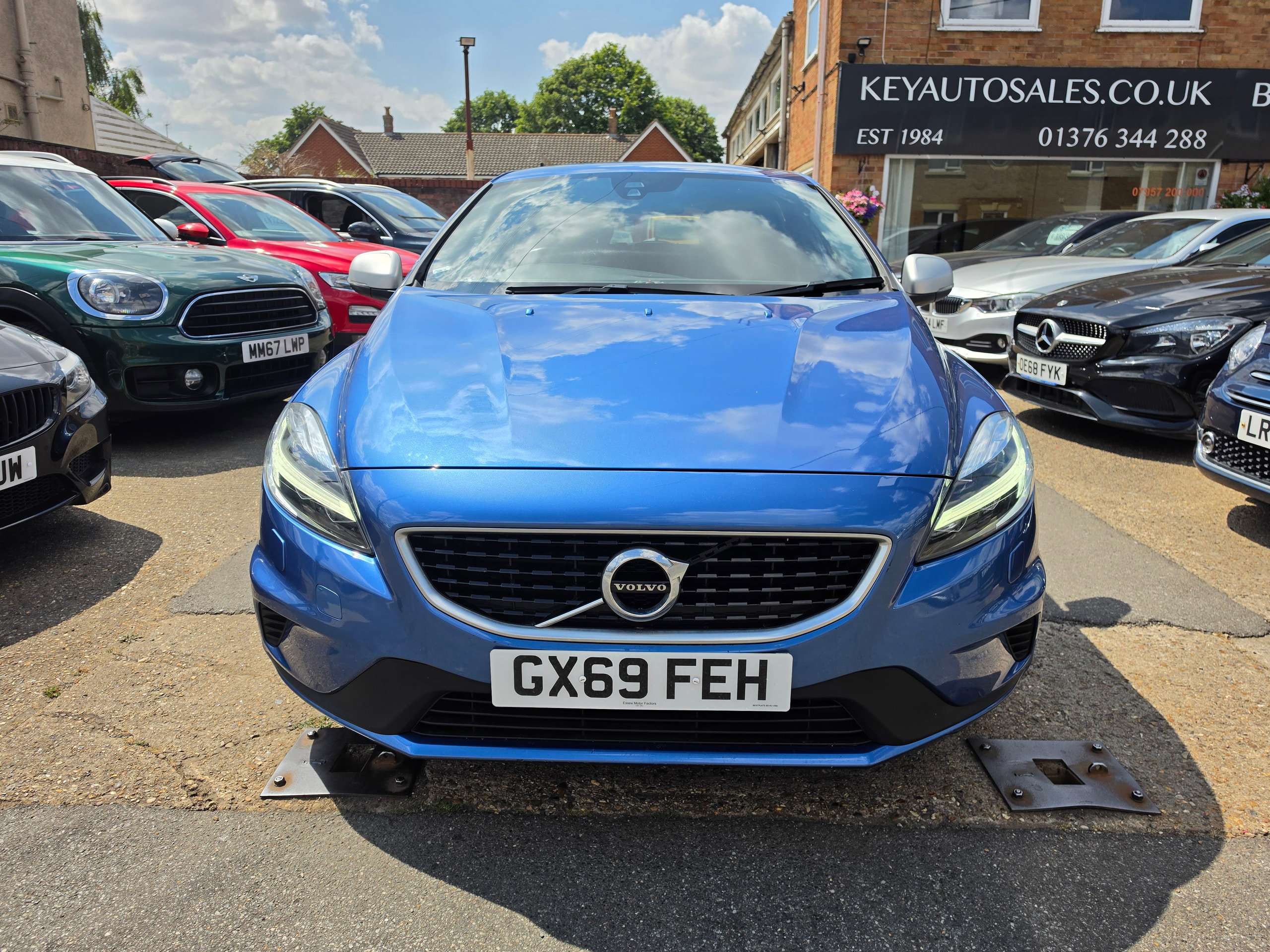 Volvo V40 2.0 D2 R-Design Nav Plus Hatchback 5dr Diesel Manual Euro 6 (s/s) (120 ps) 5dr Manual 2026