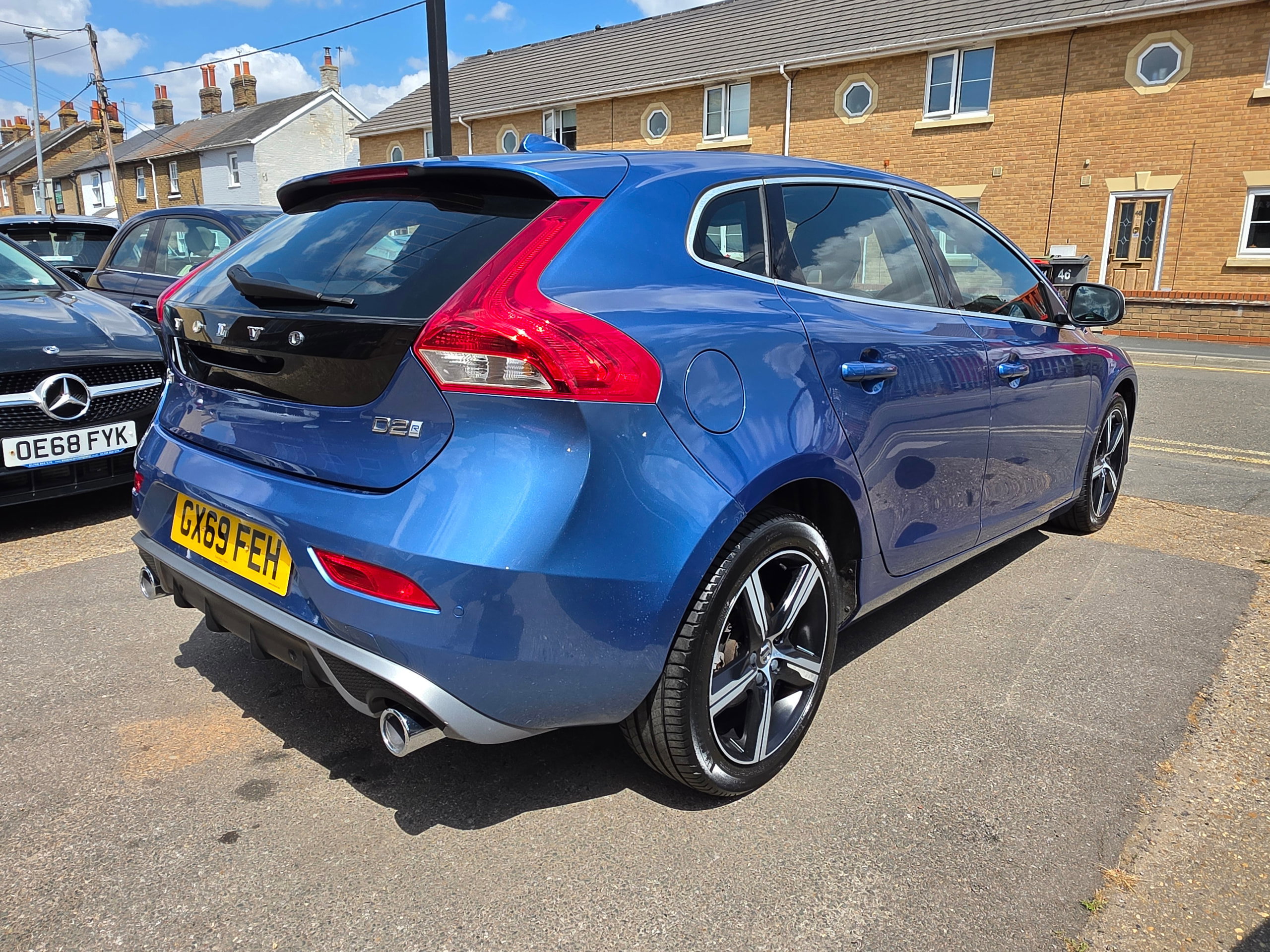 Volvo V40 2.0 D2 R-Design Nav Plus Hatchback 5dr Diesel Manual Euro 6 (s/s) (120 ps) 5dr Manual 2026