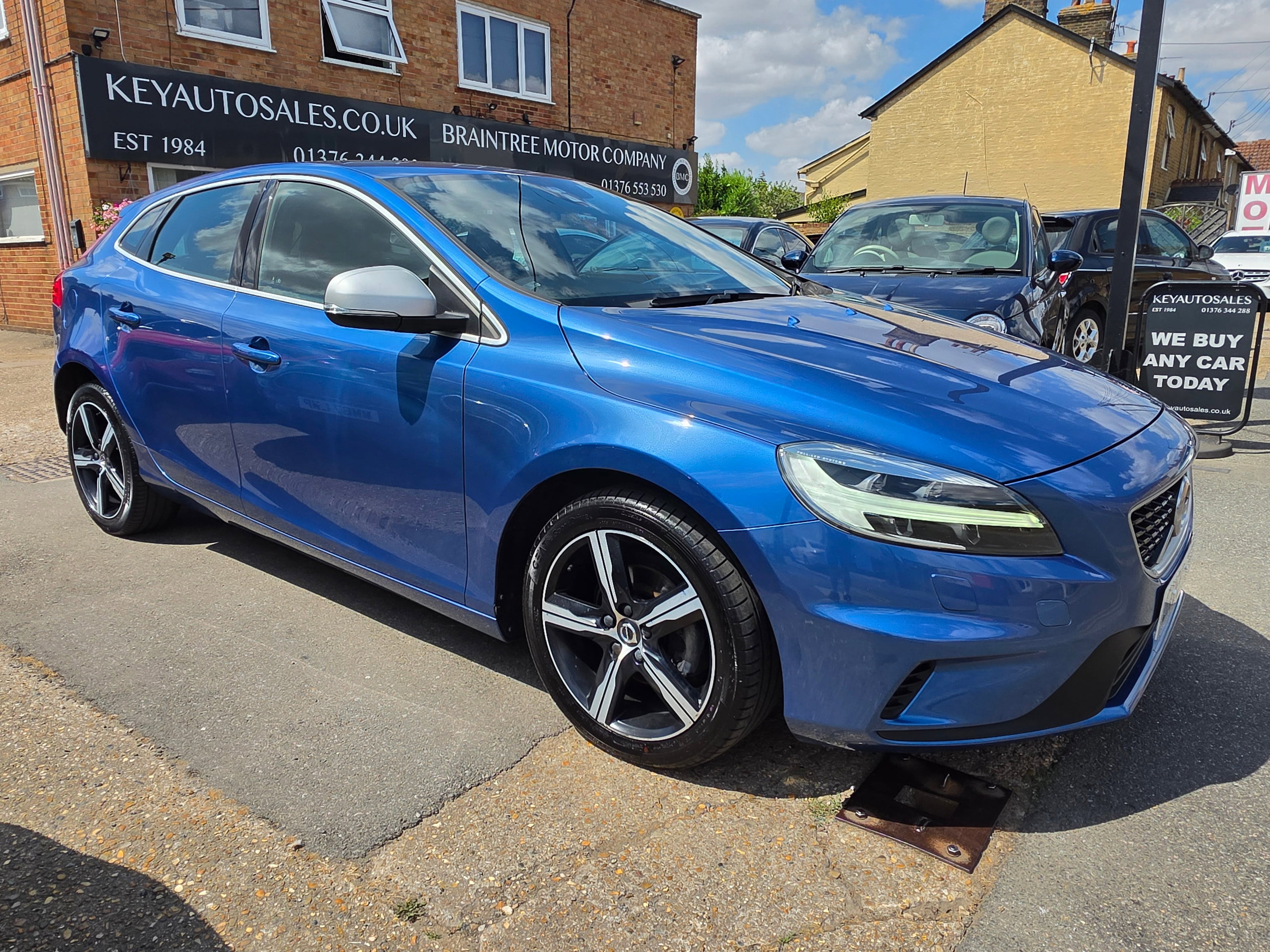 Volvo V40 2.0 D2 R-Design Nav Plus Hatchback 5dr Diesel Manual Euro 6 (s/s) (120 ps) 5dr Manual 2026