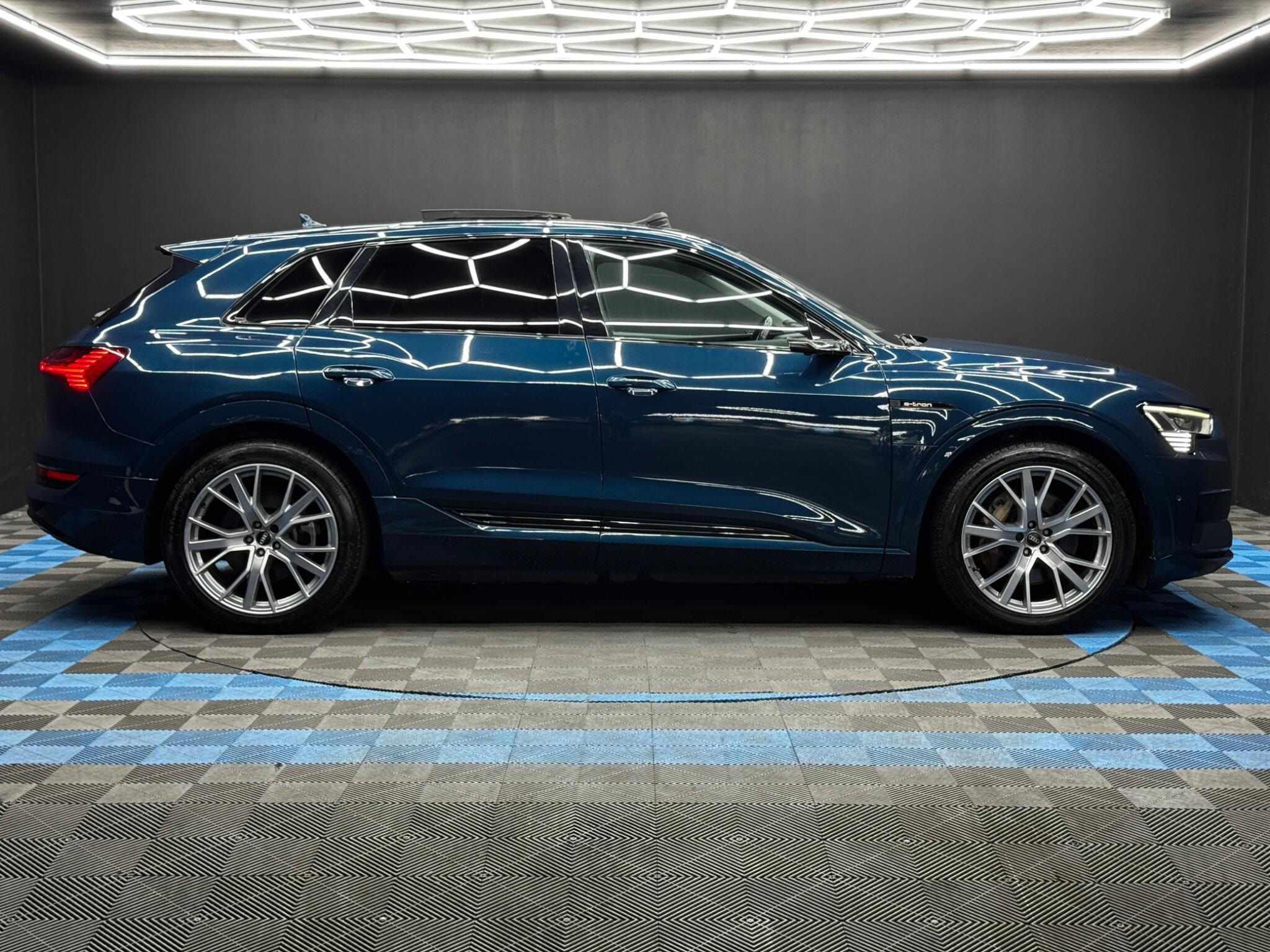 Audi E-tron 55 Launch Edition Auto quattro 5dr 95kWh 5dr Automatic 2026