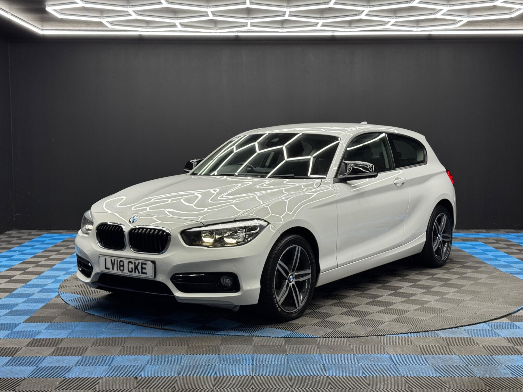 BMW 1 Series 2.0 118d Sport Euro 6 (s/s) 3dr 3dr Manual 2026