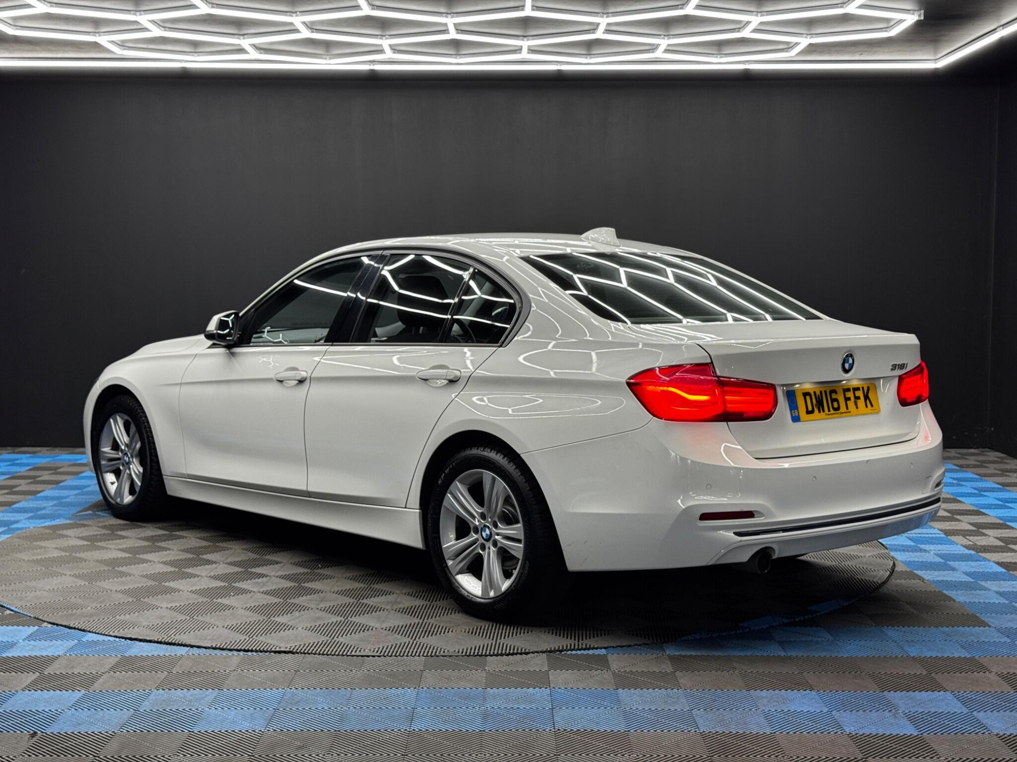 BMW 3 Series 1.5 318i Sport Auto Euro 6 (s/s) 4dr 4dr Automatic 2026
