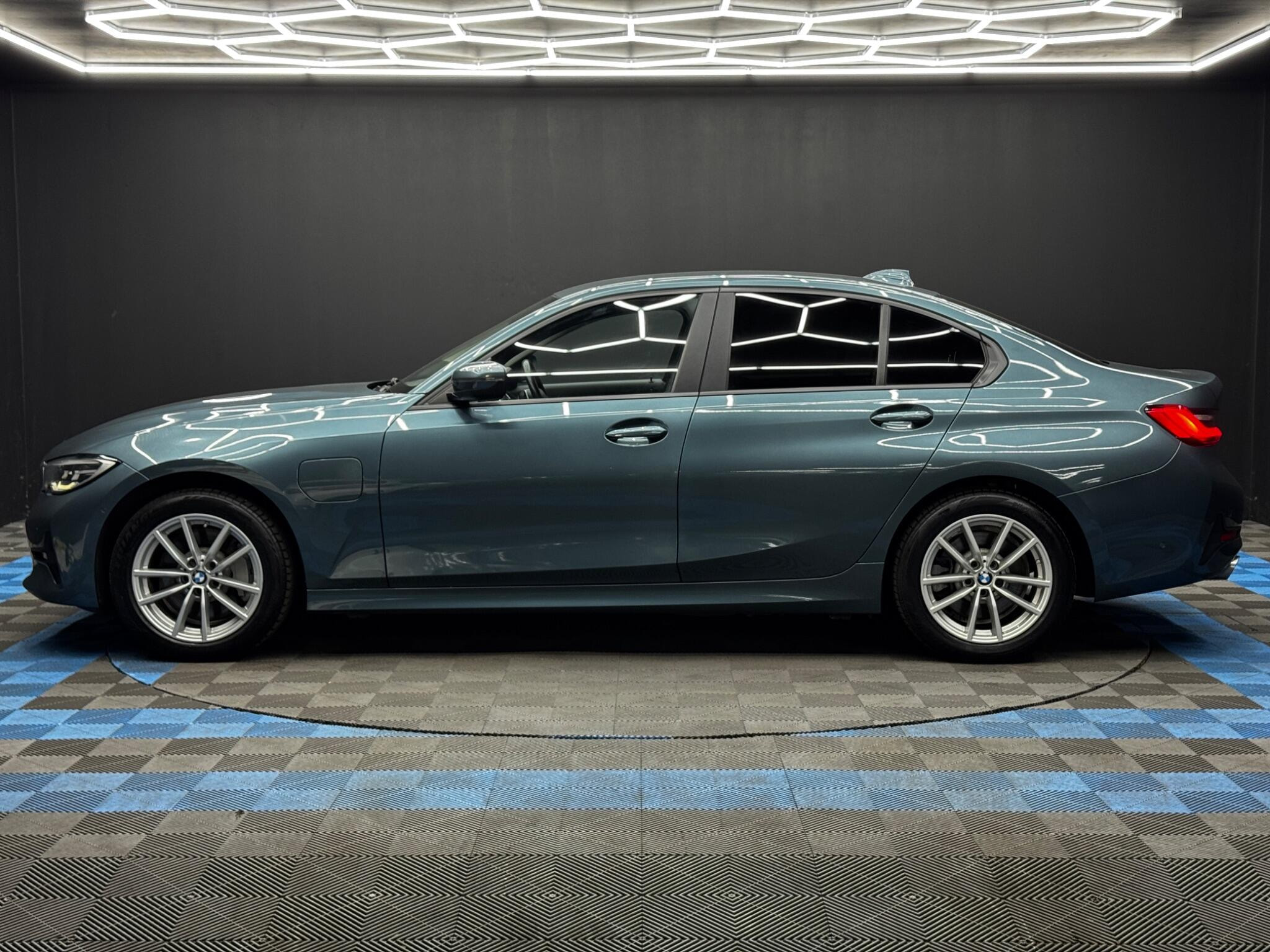 BMW 3 Series 2.0 330e 12kWh SE Pro Auto Euro 6 (s/s) 4dr 4dr Automatic 2026