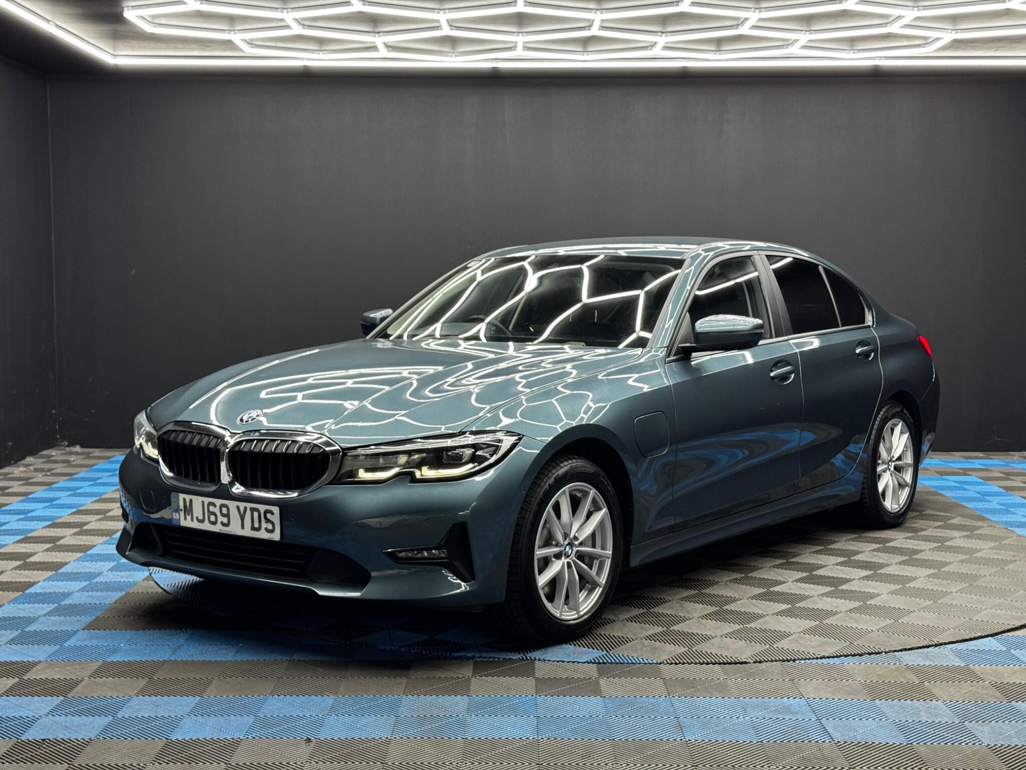 BMW 3 Series 2.0 330e 12kWh SE Pro Auto Euro 6 (s/s) 4dr 4dr Automatic 2026