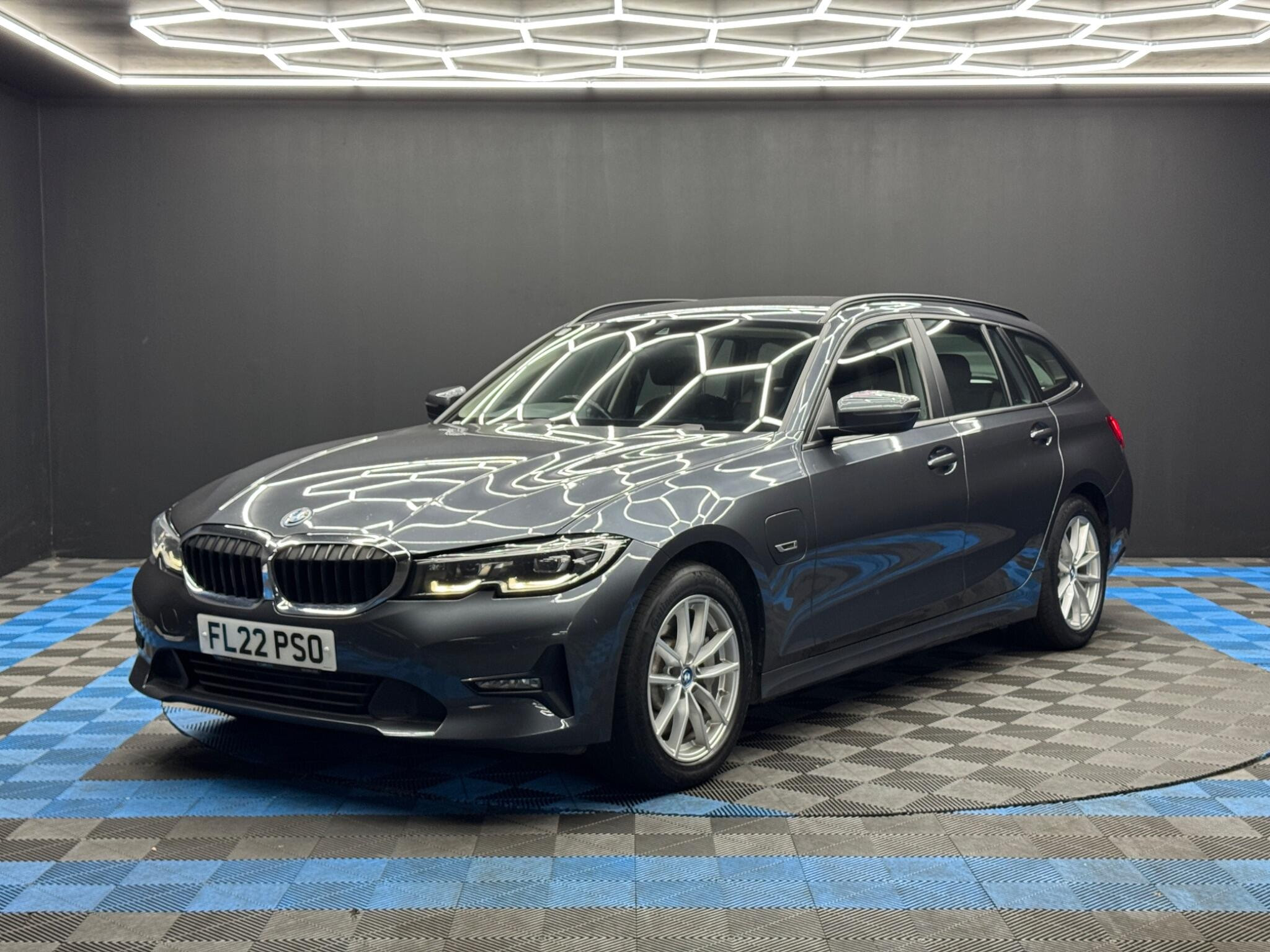 BMW 3 Series 2.0 330e 12kWh SE Pro Touring Auto Euro 6 (s/s) 5dr 5dr Automatic 2026