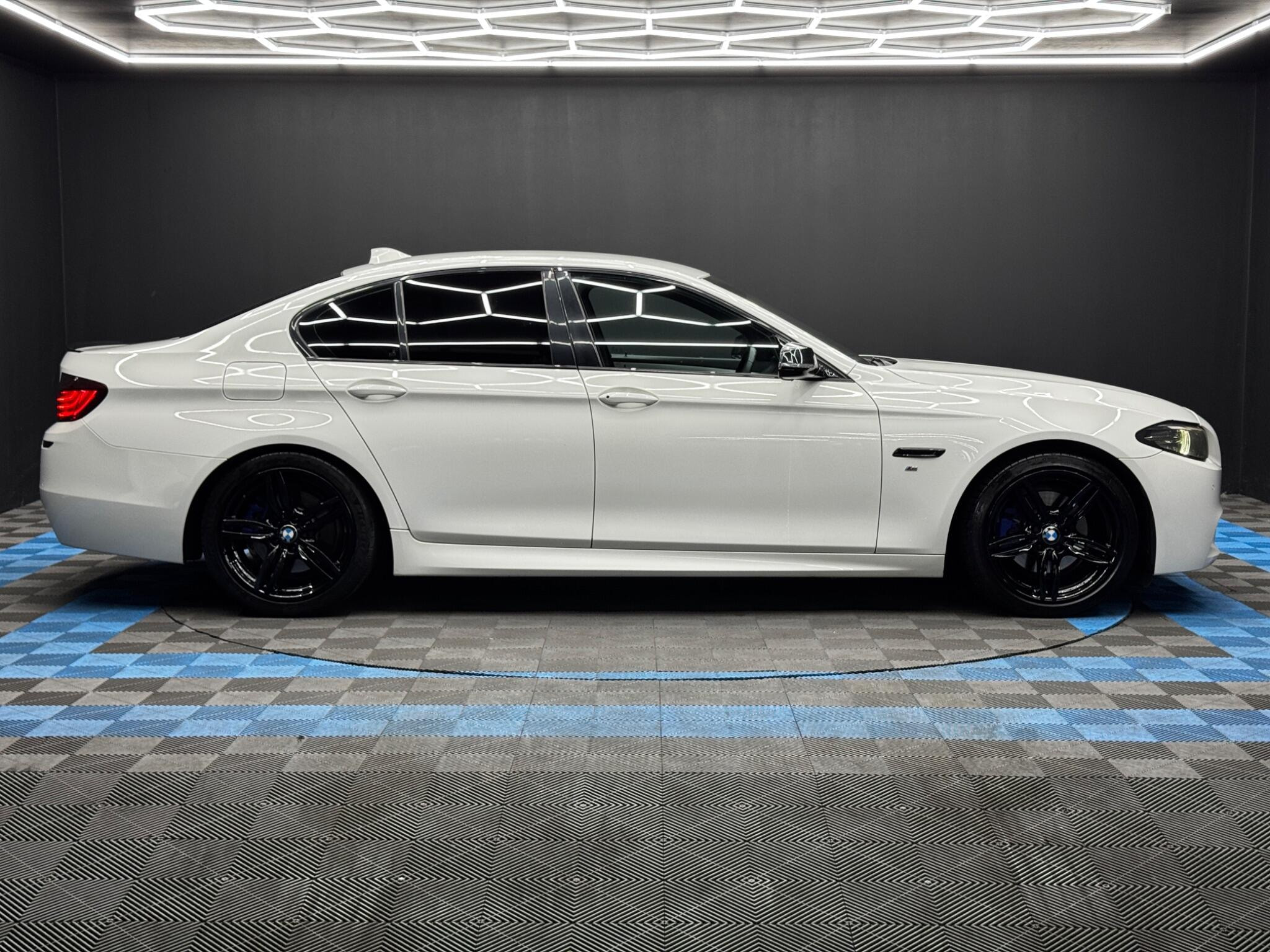 BMW 5 Series 2.0 520d M Sport Auto Euro 6 (s/s) 4dr 4dr Automatic 2026