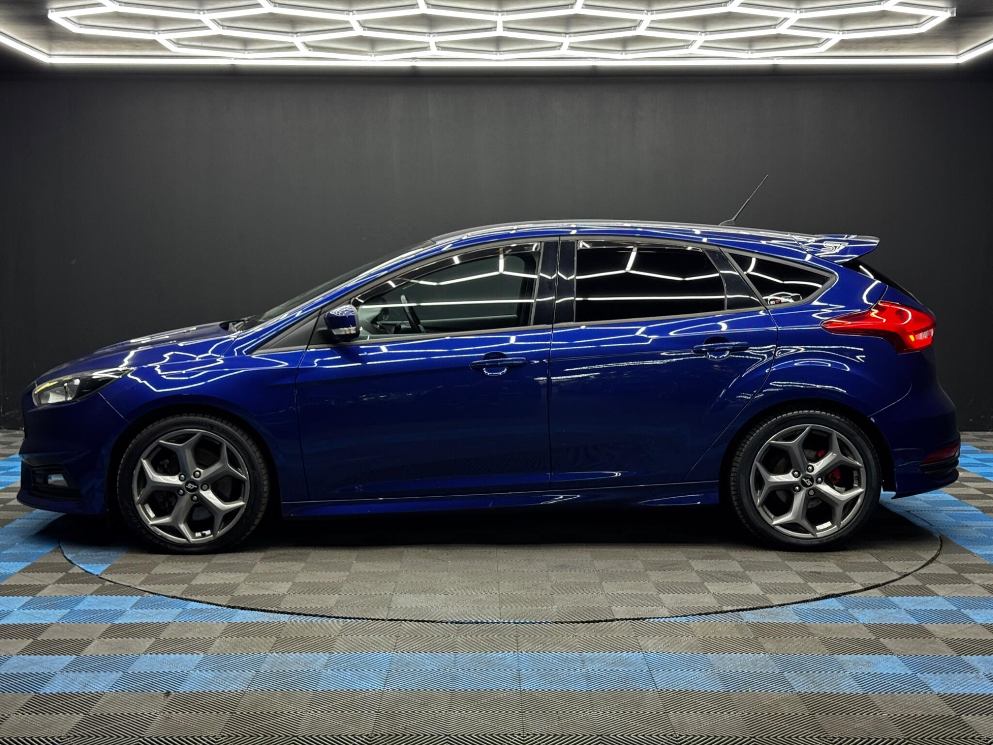 Ford Focus 2.0T EcoBoost ST-2 Euro 6 (s/s) 5dr 5dr Manual 2026