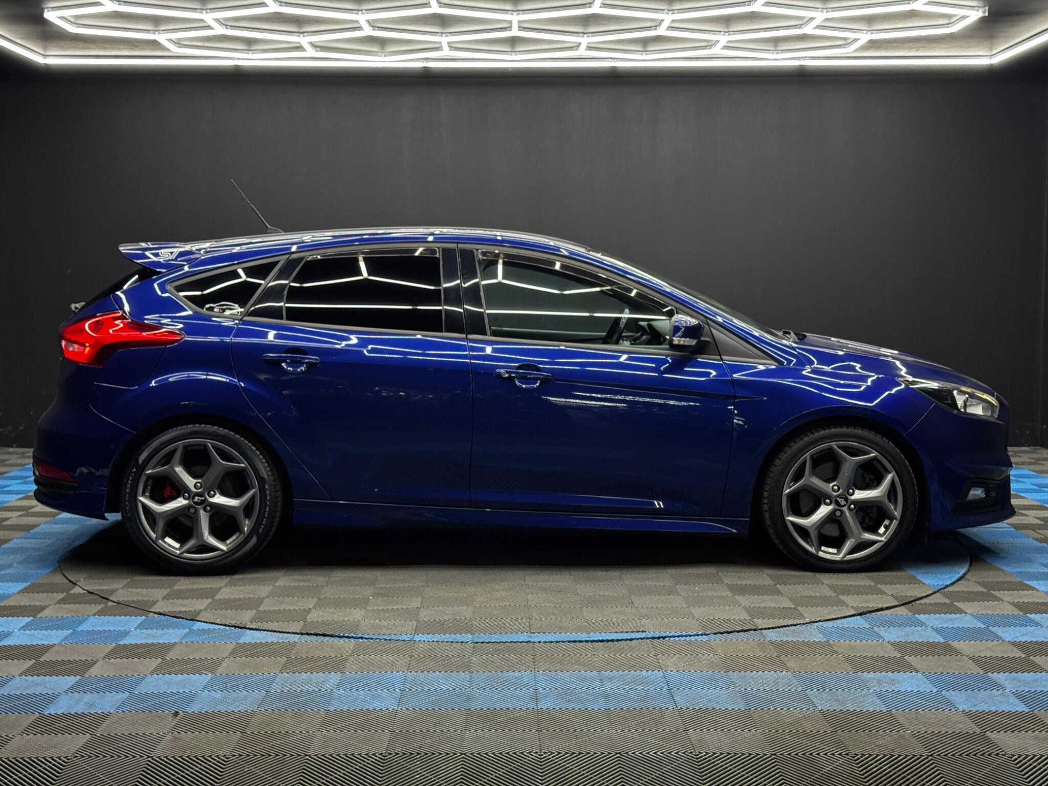 Ford Focus 2.0T EcoBoost ST-2 Euro 6 (s/s) 5dr 5dr Manual 2026