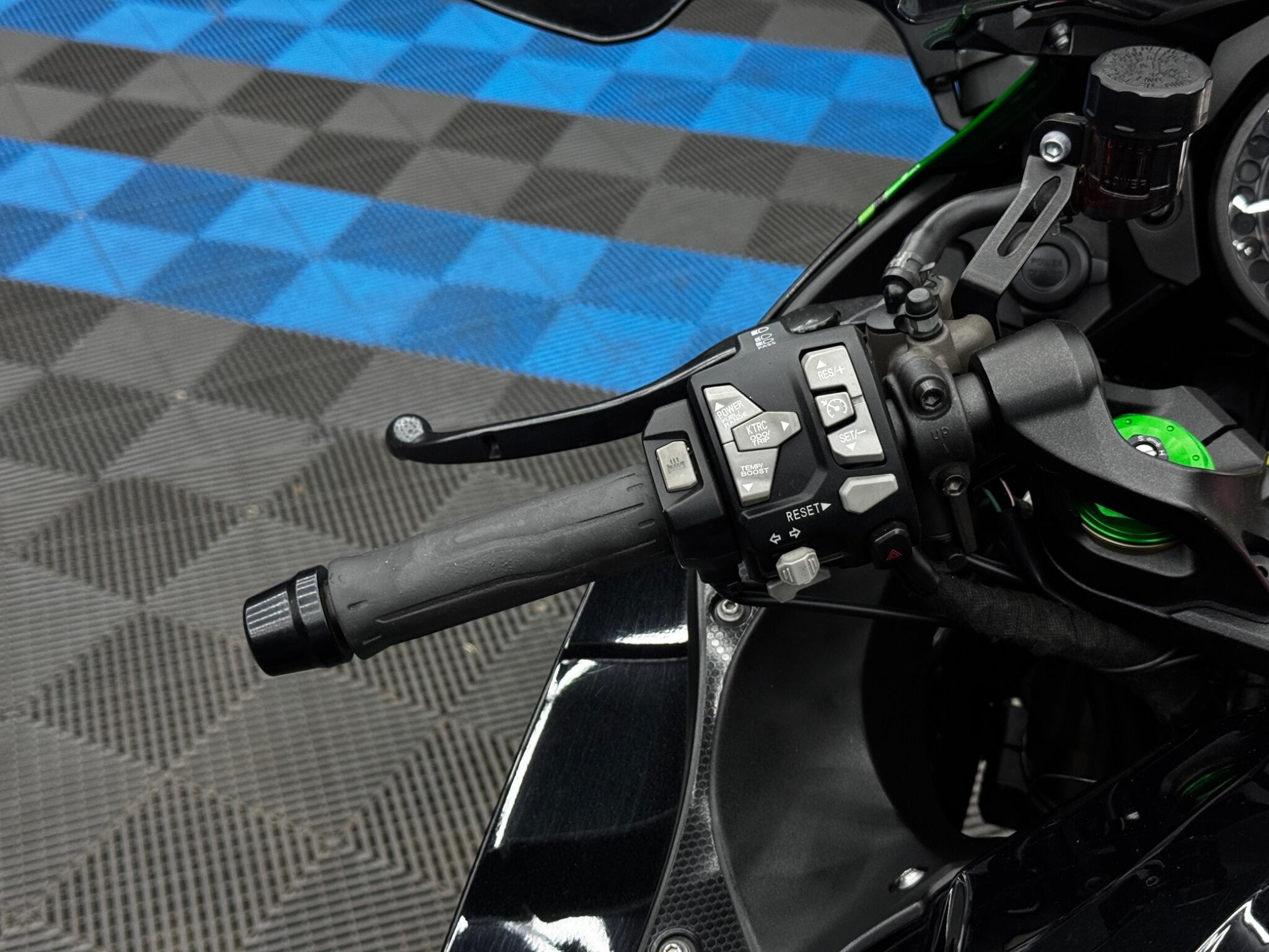 KAWASAKI Ninja H2 SX 998 SE Euro 4 0dr Manual 2026