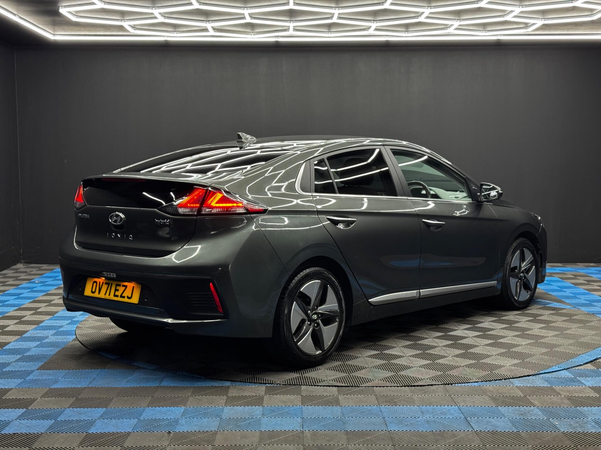 Hyundai IONIQ 1.6 h-GDi Premium SE DCT Euro 6 (s/s) 5dr 5dr Automatic 2026