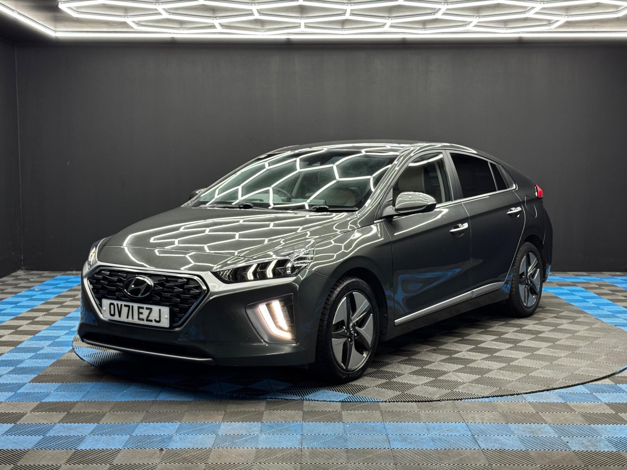 Hyundai IONIQ 1.6 h-GDi Premium SE DCT Euro 6 (s/s) 5dr 5dr Automatic 2026