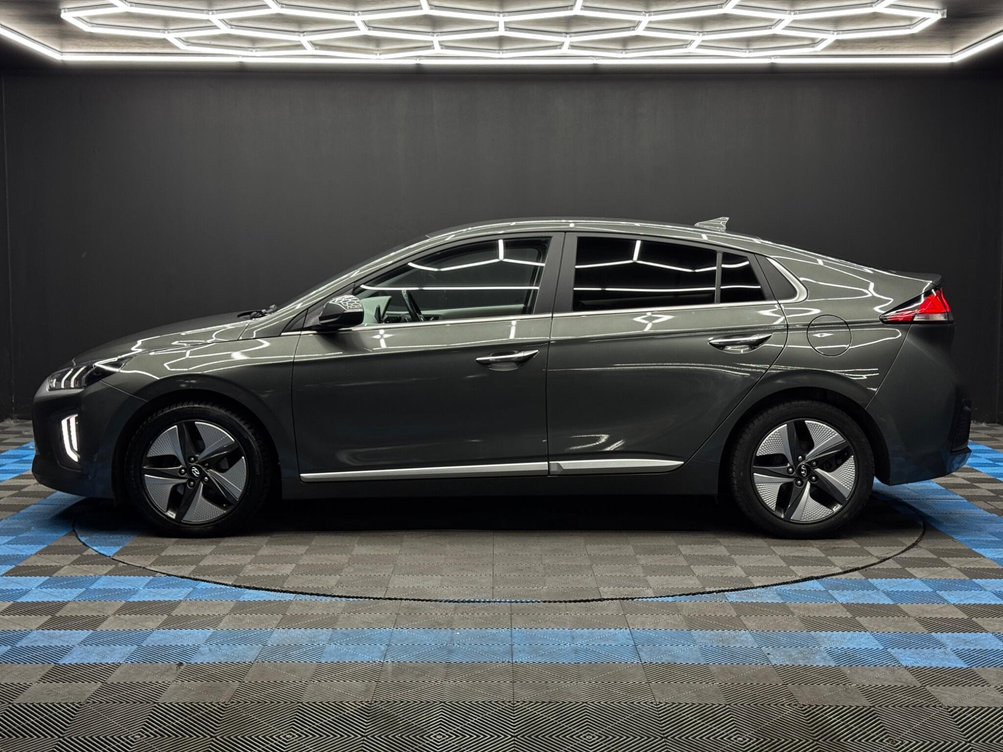 Hyundai IONIQ 1.6 h-GDi Premium SE DCT Euro 6 (s/s) 5dr 5dr Automatic 2026