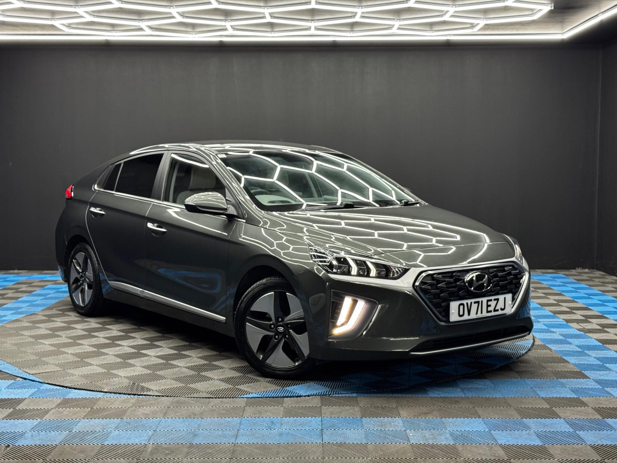 Hyundai IONIQ 1.6 h-GDi Premium SE DCT Euro 6 (s/s) 5dr 5dr Automatic 2026