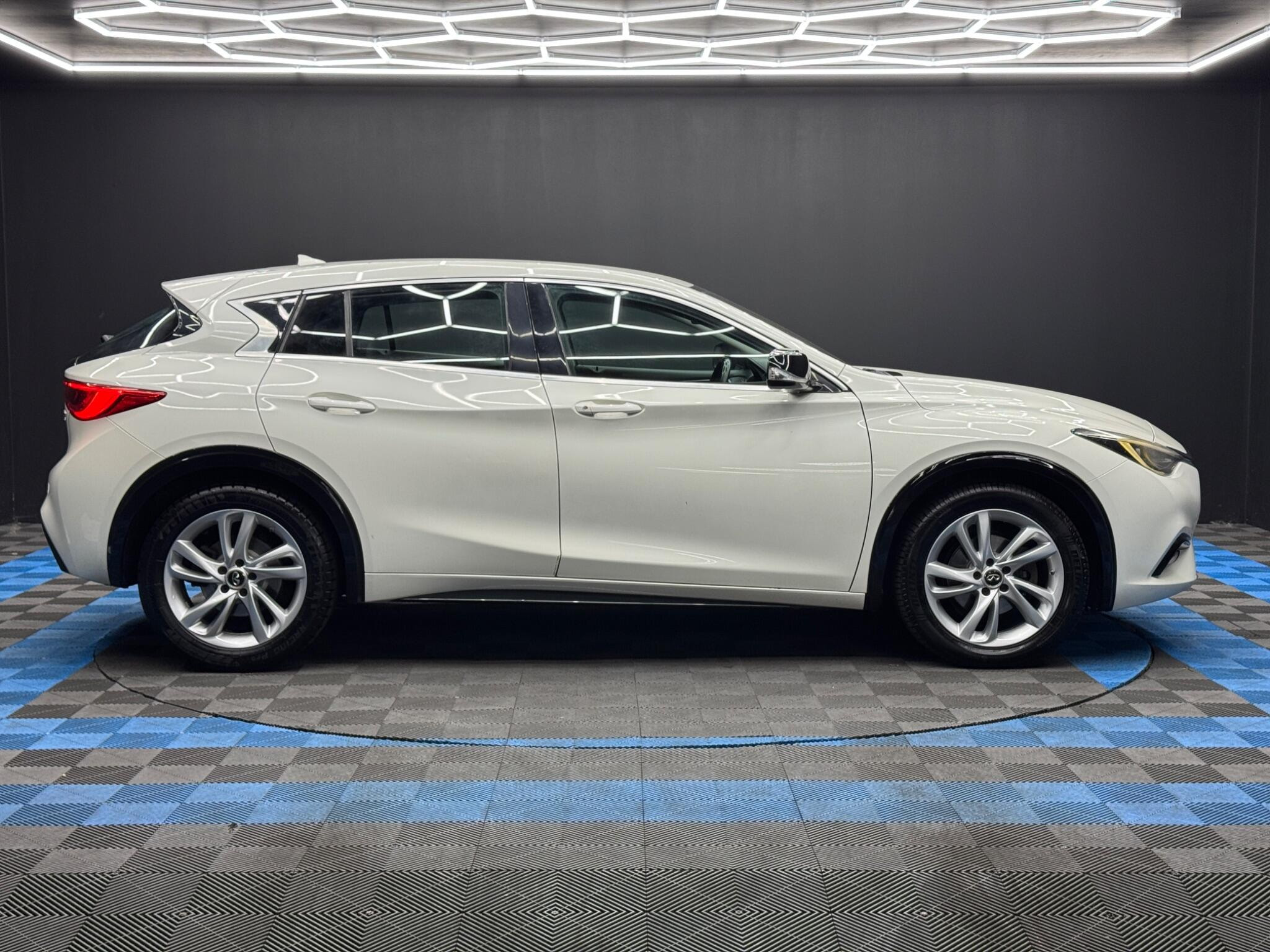 Infiniti Q30 1.5d Business Executive Euro 6 (s/s) 5dr 5dr Manual 2026