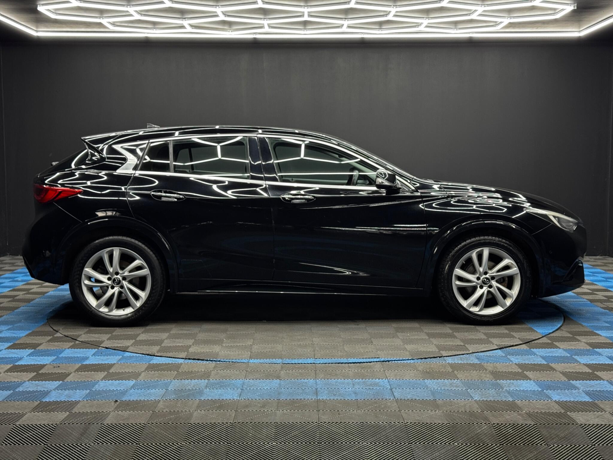 Infiniti Q30 1.6T Premium InTouch Euro 6 (s/s) 5dr 5dr Manual 2026