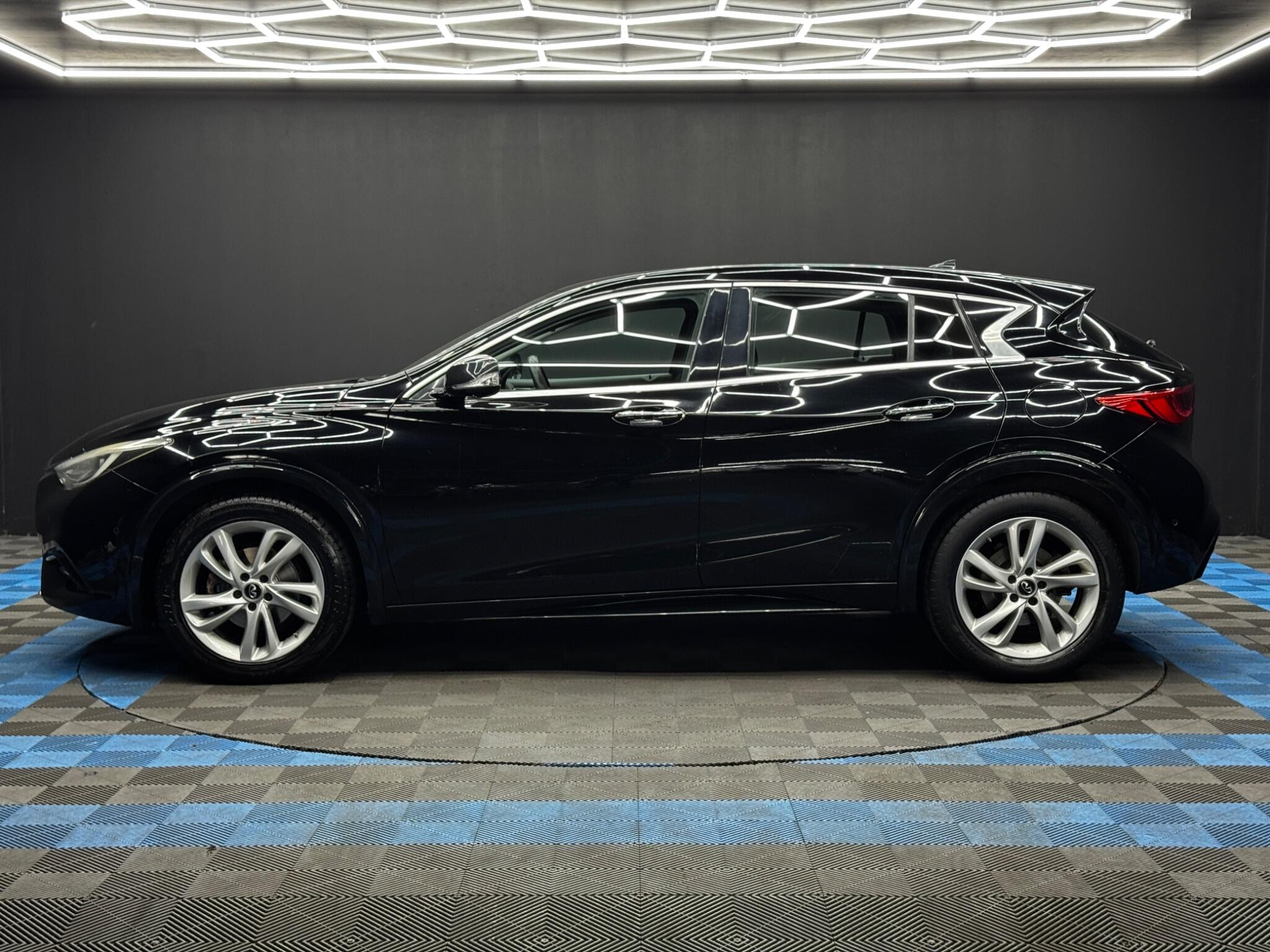 Infiniti Q30 1.6T Premium InTouch Euro 6 (s/s) 5dr 5dr Manual 2026