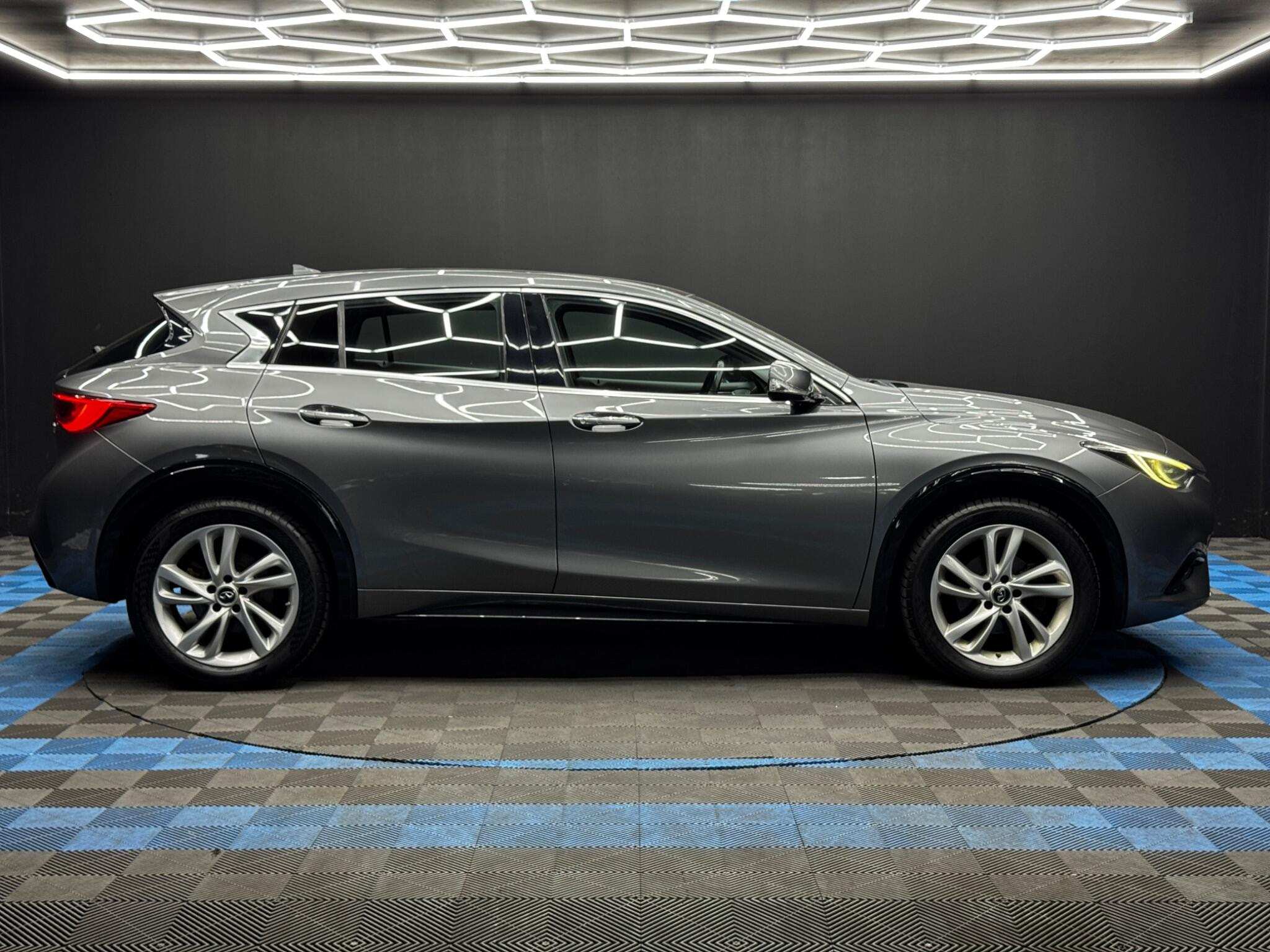 Infiniti Q30 1.6T Premium Tech Euro 6 (s/s) 5dr 5dr Manual 2026