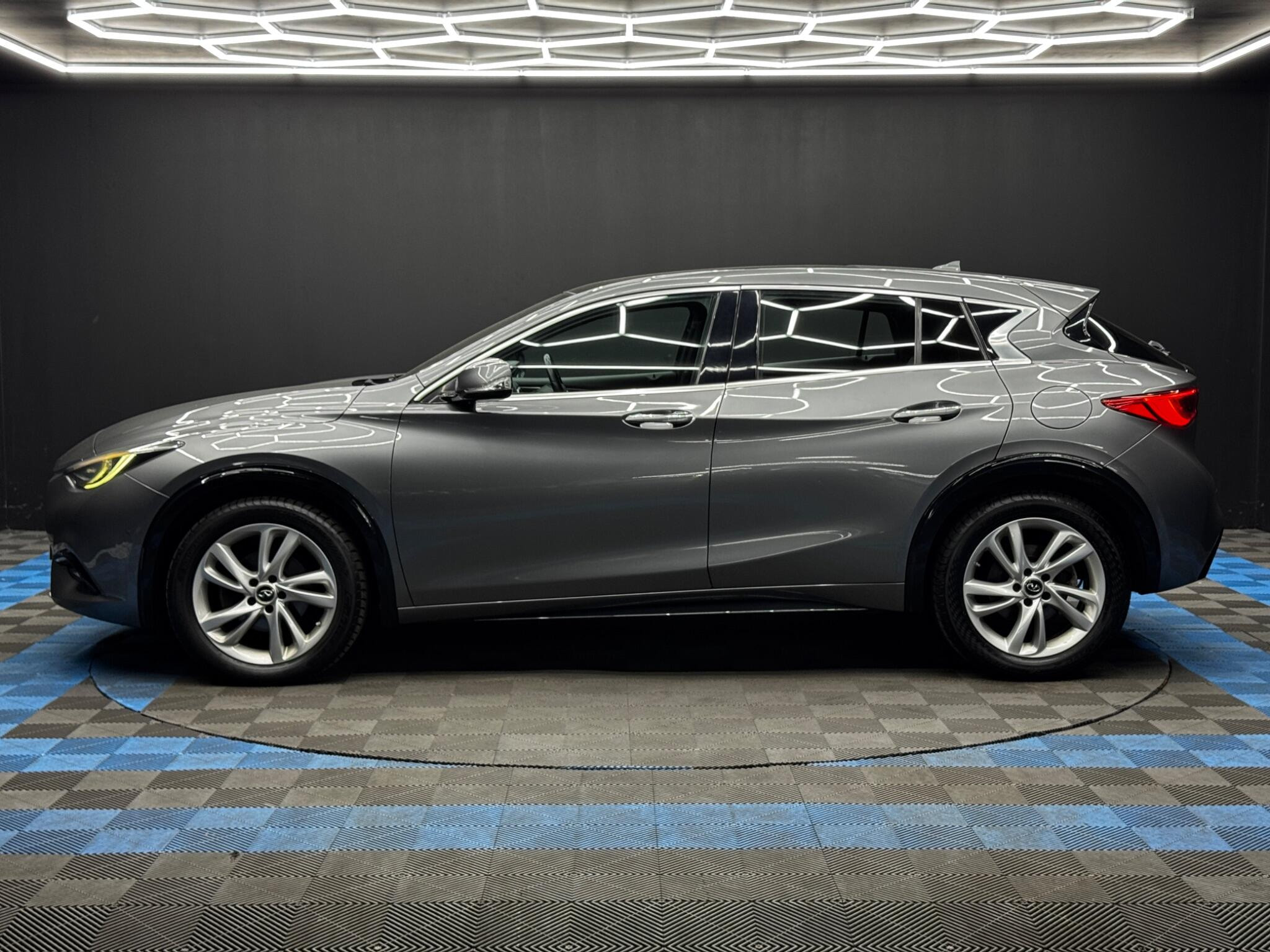 Infiniti Q30 1.6T Premium Tech Euro 6 (s/s) 5dr 5dr Manual 2026